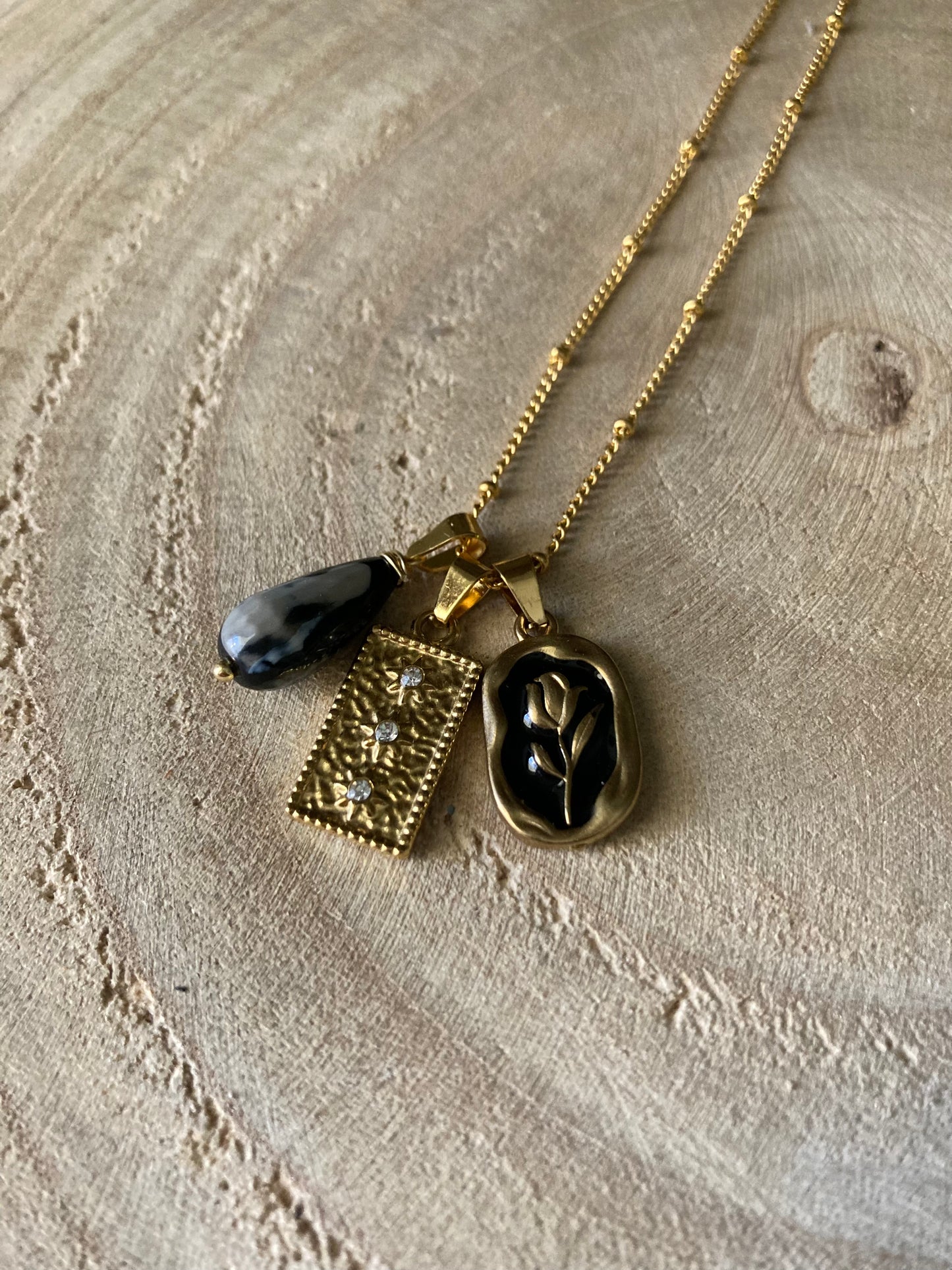 Collana in acciaio con tre pendenti