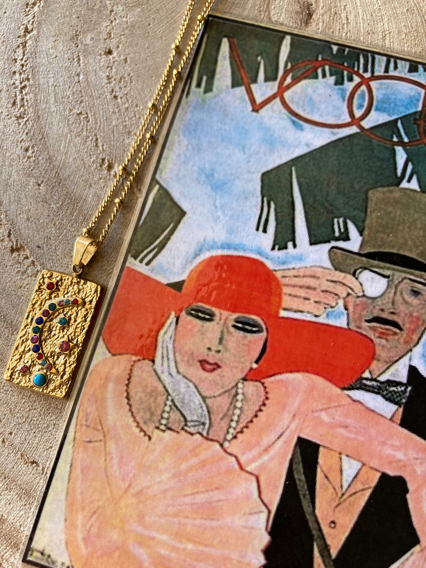 Collana in acciaio con un pendente