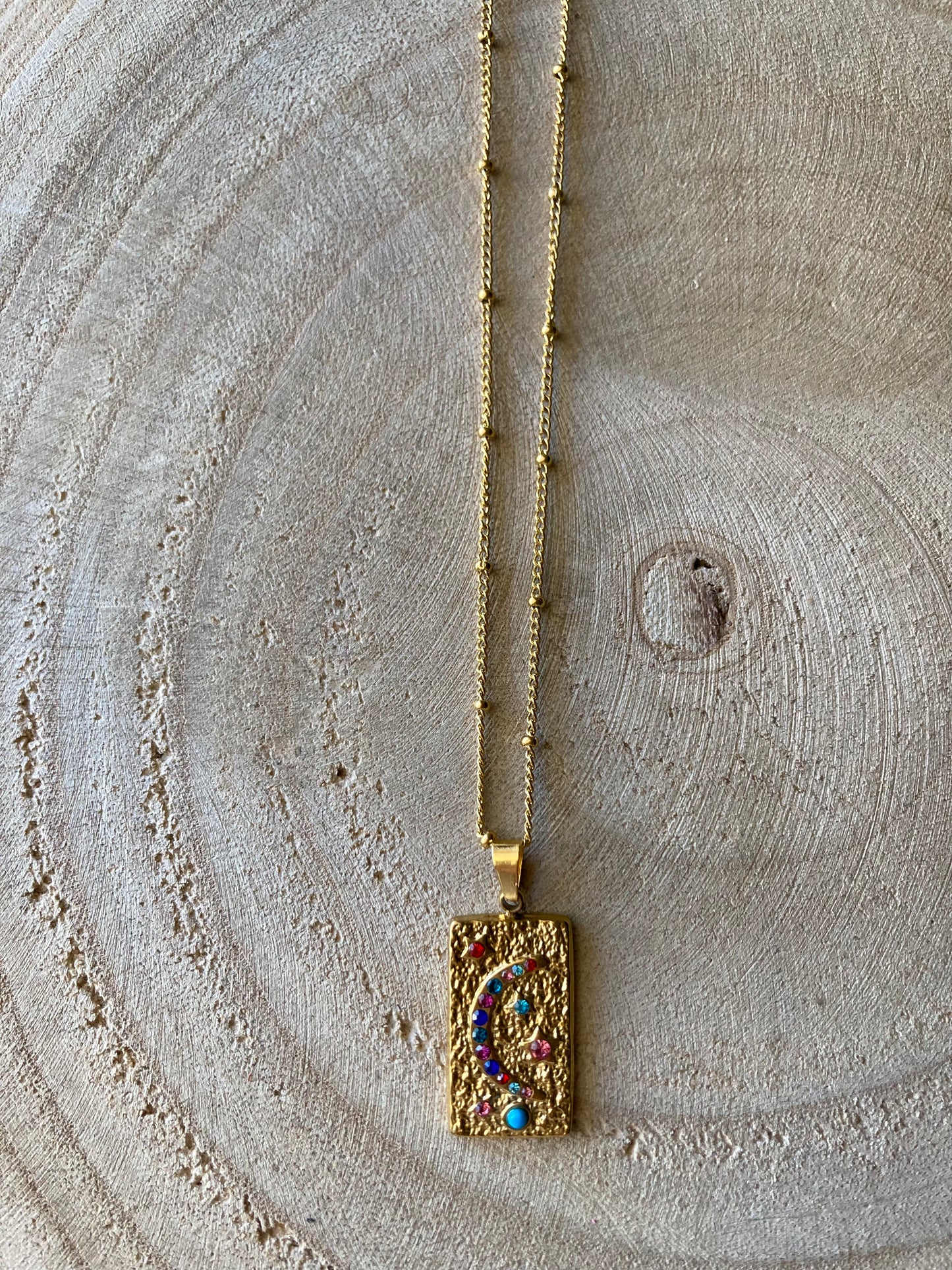 Collana in acciaio con un pendente