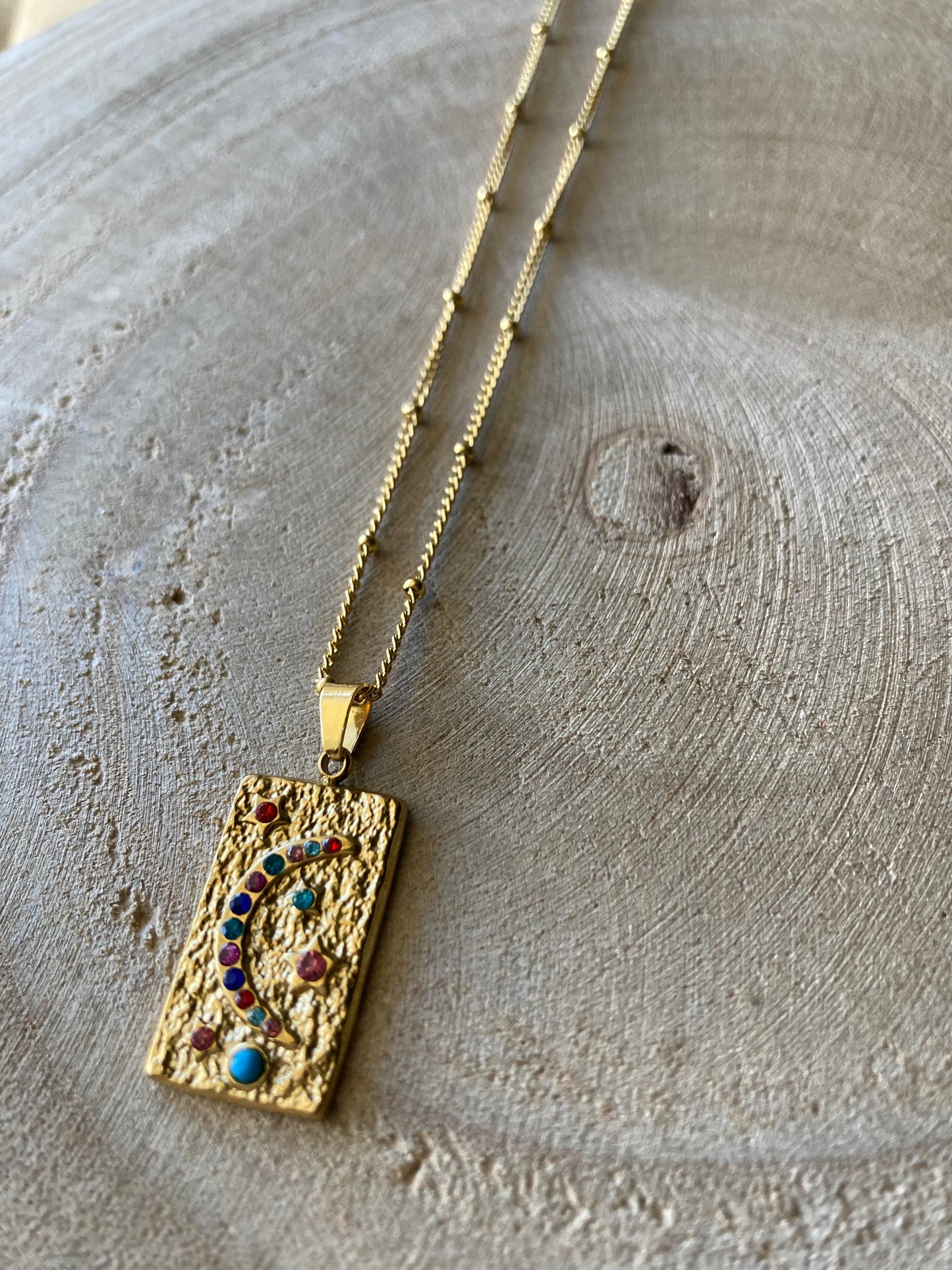 Collana in acciaio con un pendente