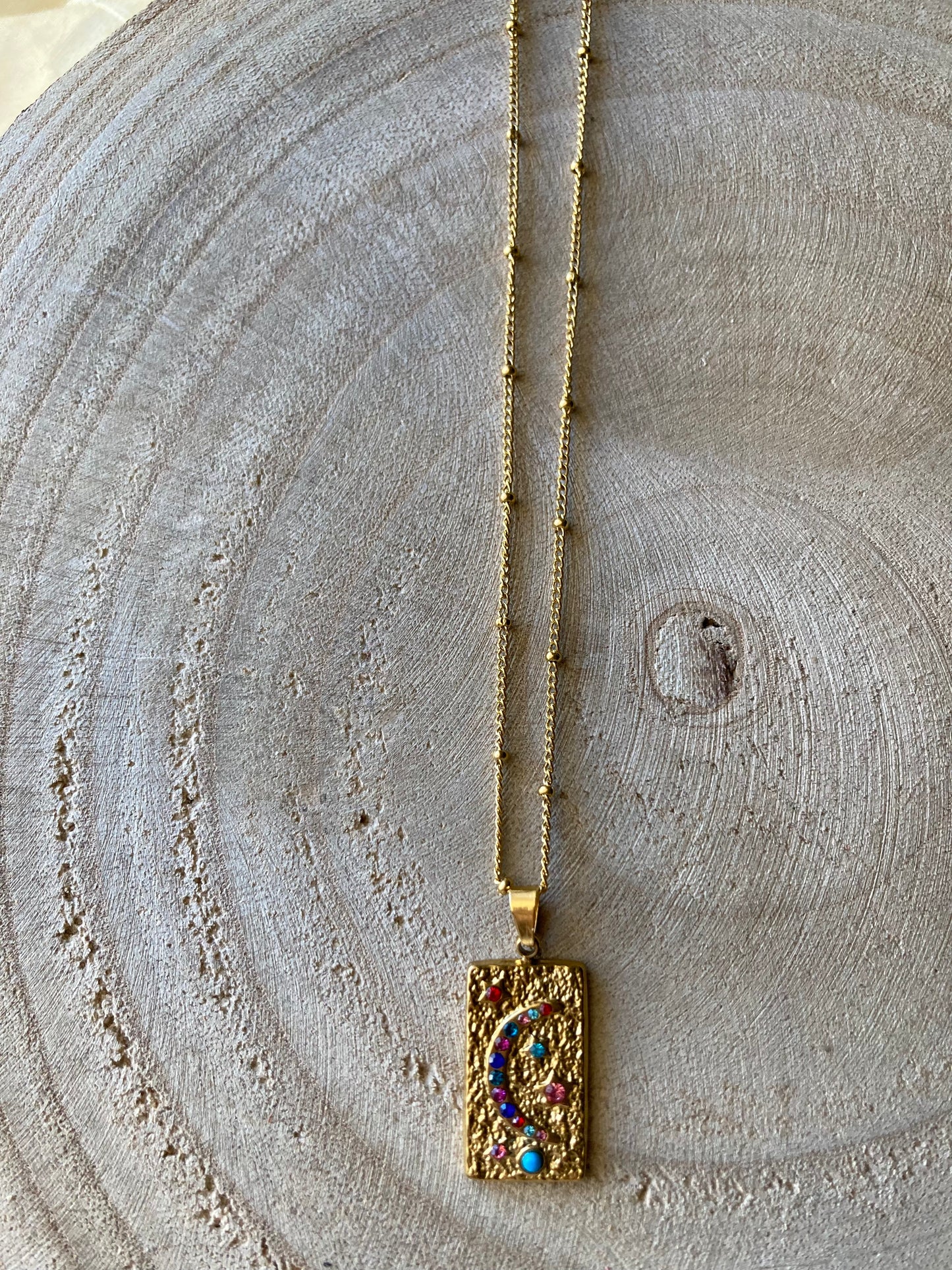 Collana in acciaio con un pendente