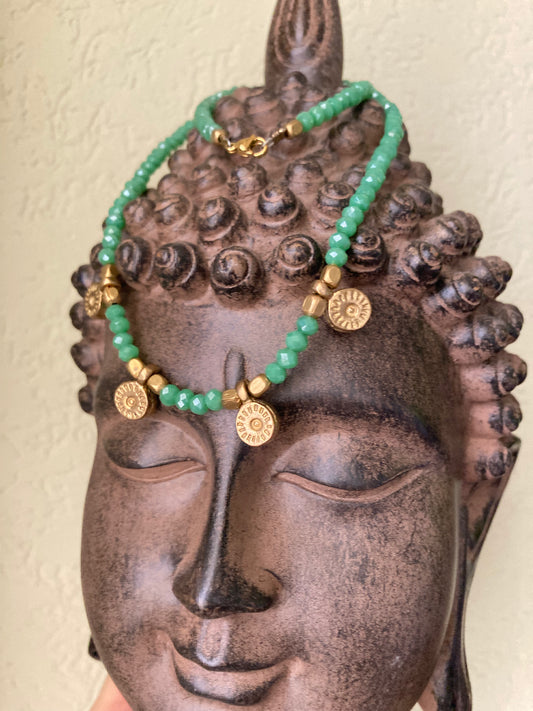 Collanine in stile etnico con cristalli e pendenti in ottone naturale