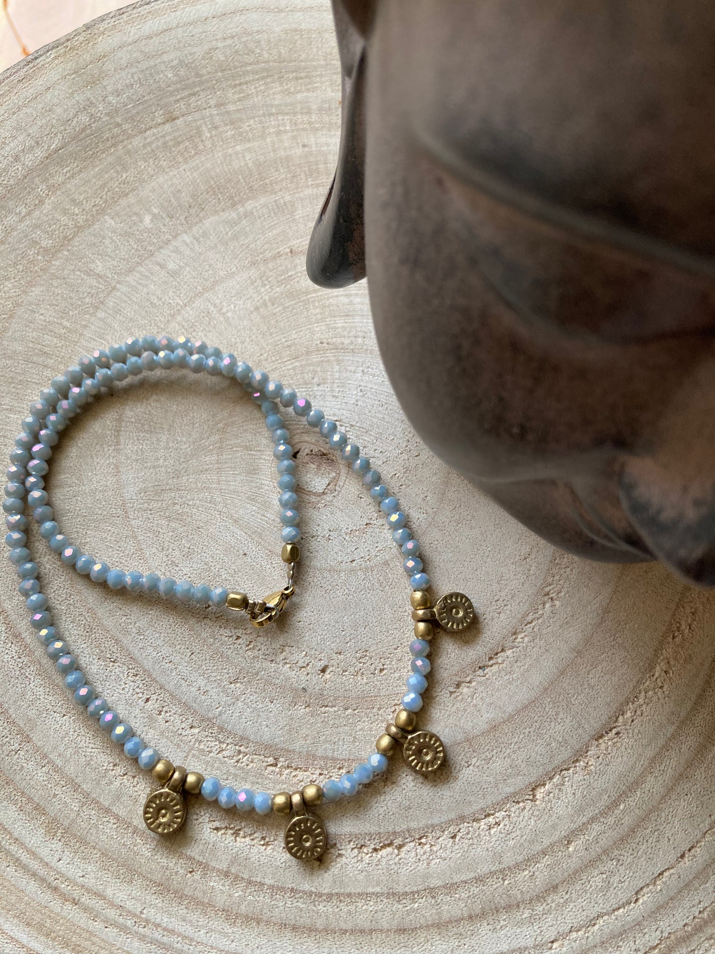 Collanine in stile etnico con cristalli e pendenti in ottone naturale