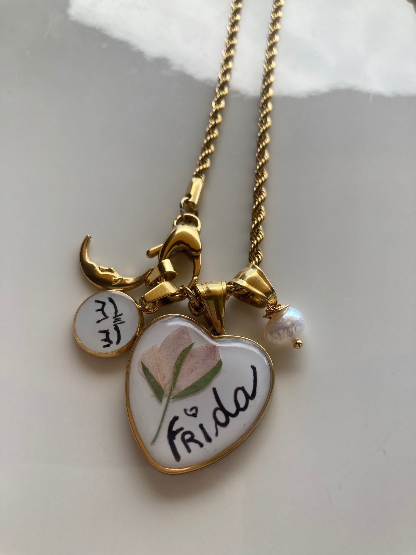Collana Frida en Flor