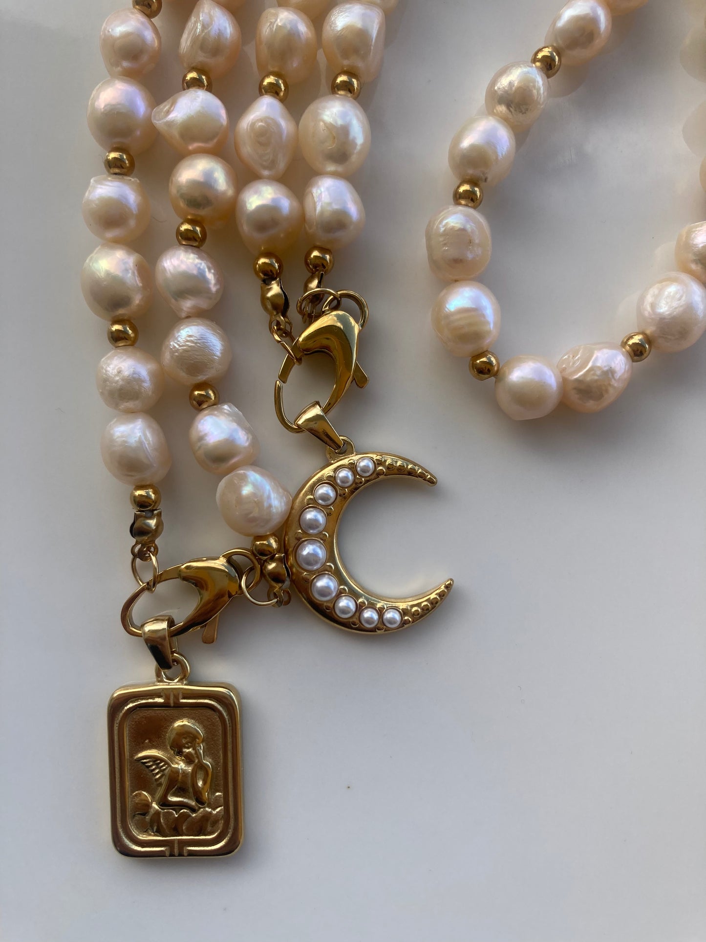 Collana Girocollo Perle di Fiume e Pendente in Acciaio