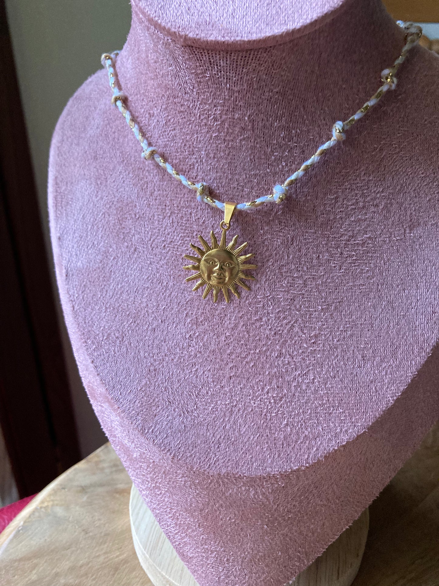 Collanina Kora cordino bianco un pendente