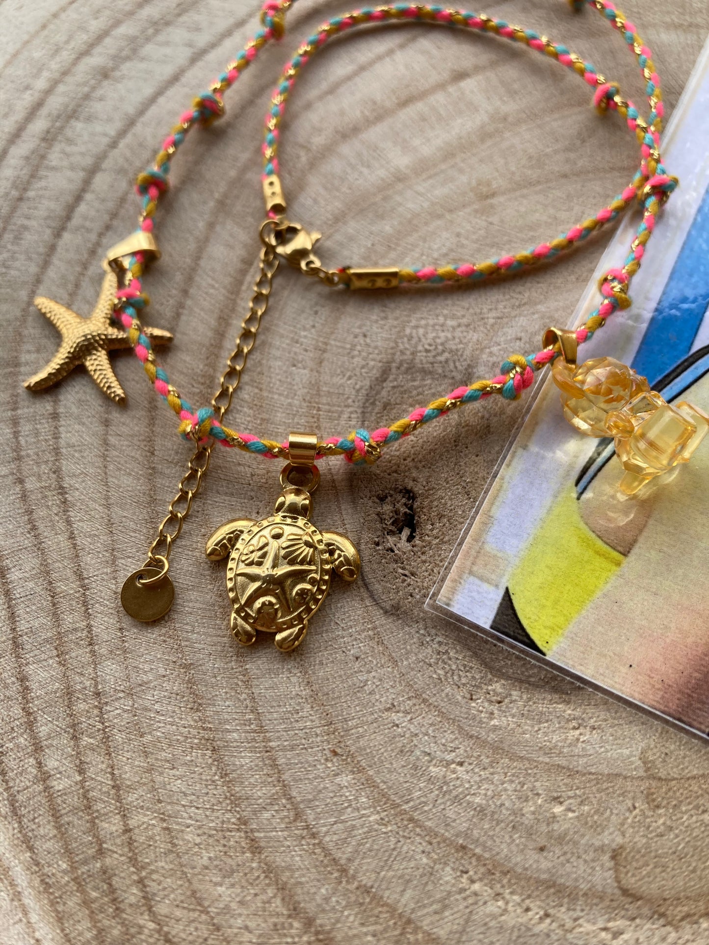 Collanina Kora cordino fluo 3 pendenti