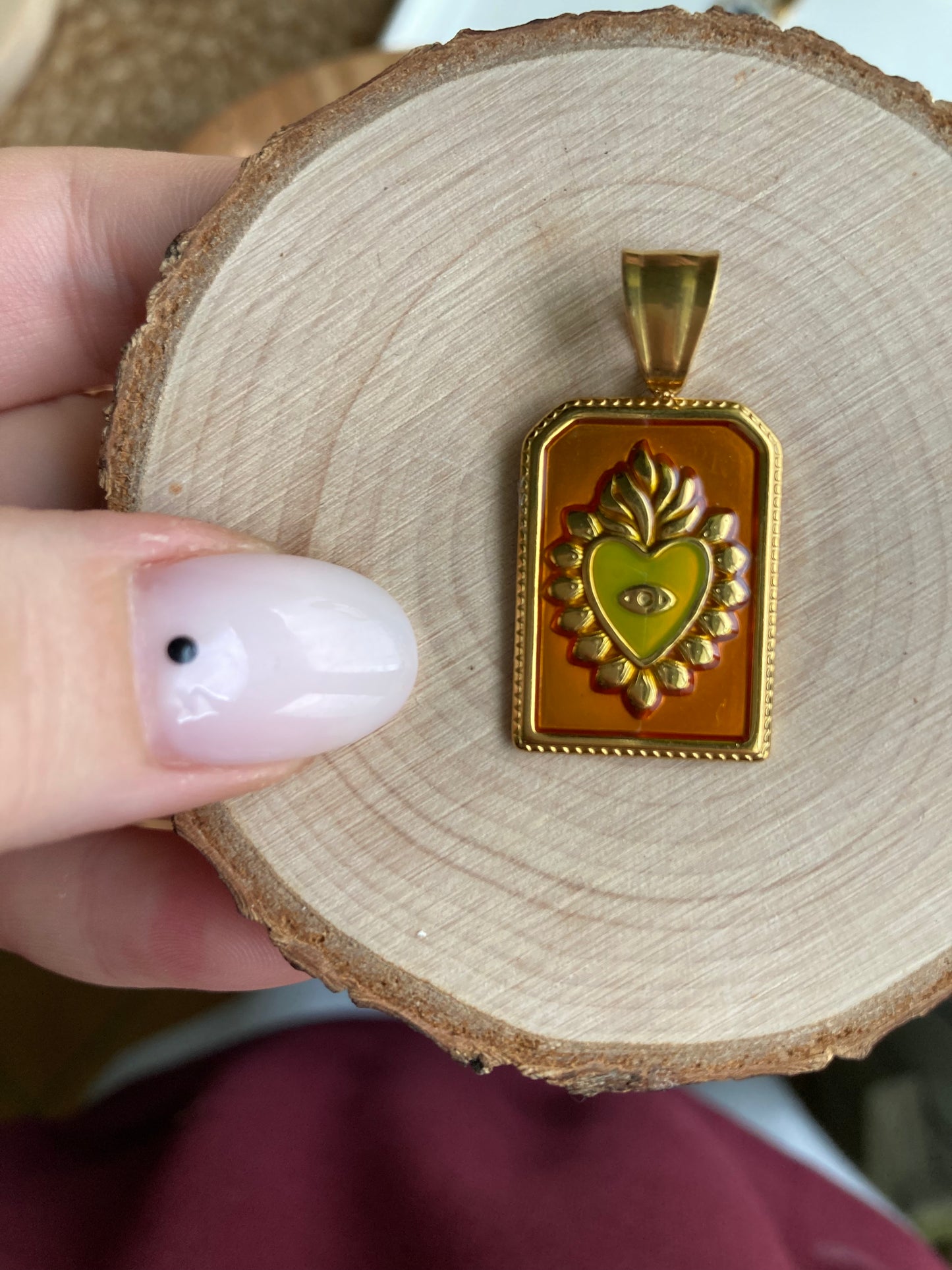 Ciondolo Medaglia Cuore Sacro Sfondo Arancio, Gold