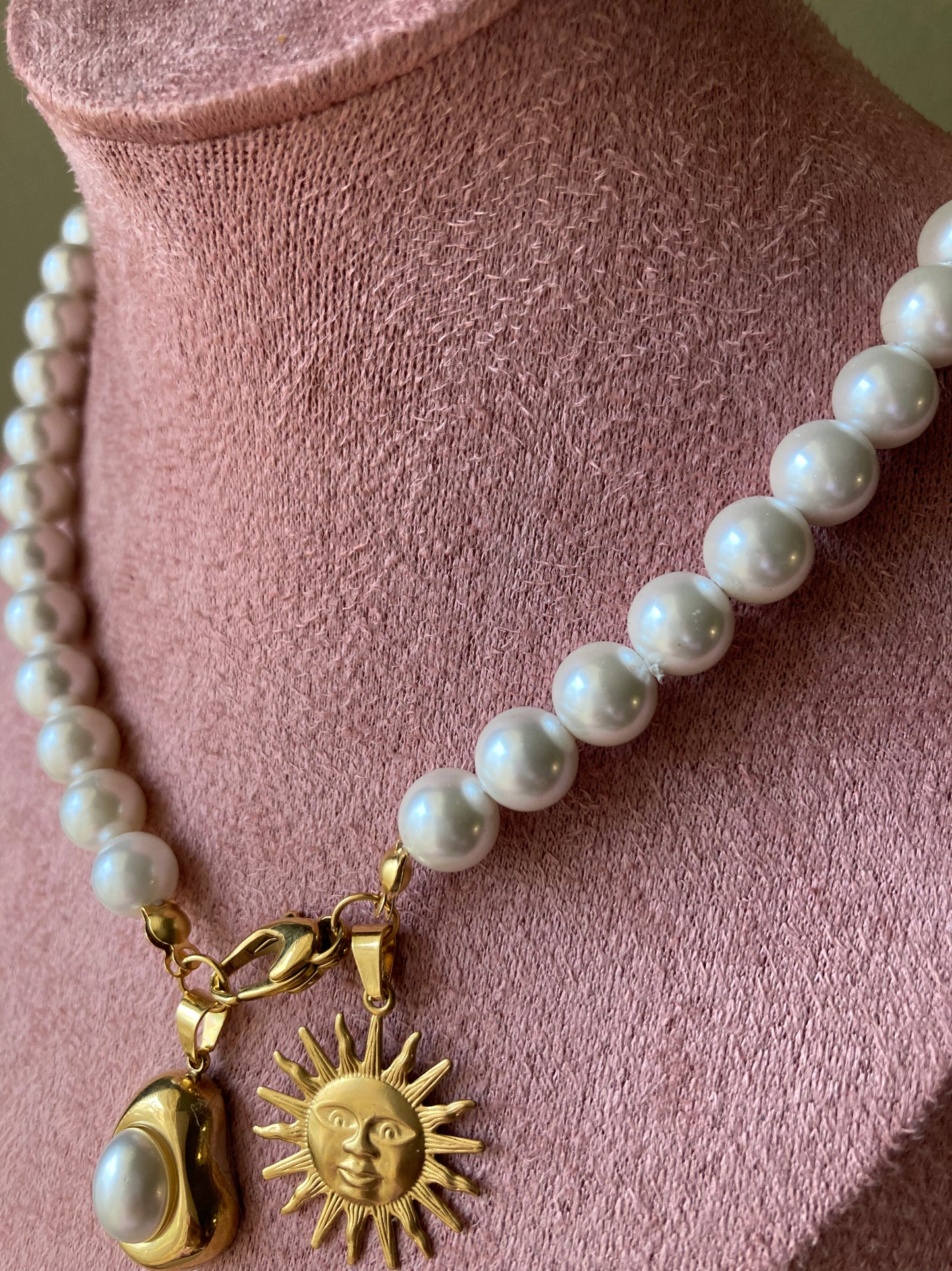 Collana con perle di Majorca e due pendenti
