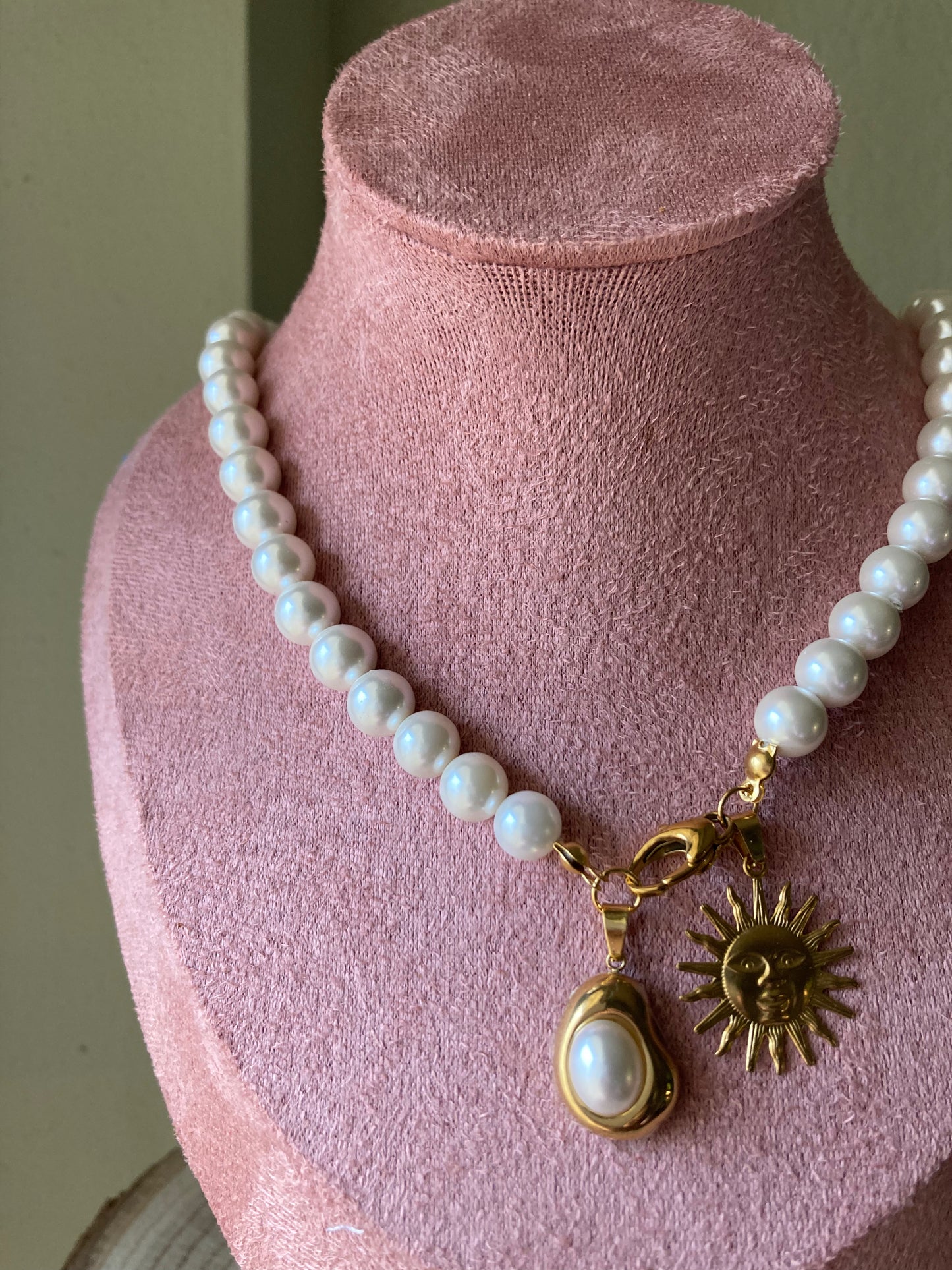 Collana con perle di Majorca e due pendenti