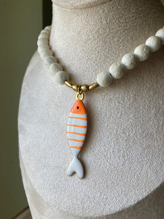 Collana Pietra Lavica Bianca Pendente Pesce Acciaio Arancio
