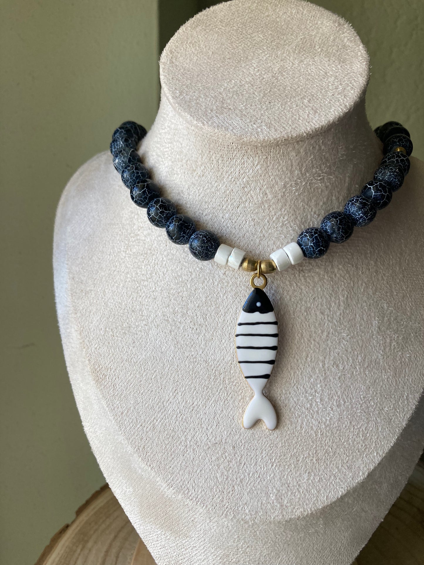 Collana Pietra Lavica Nera Striata Opaca Pendente Pesce Nero