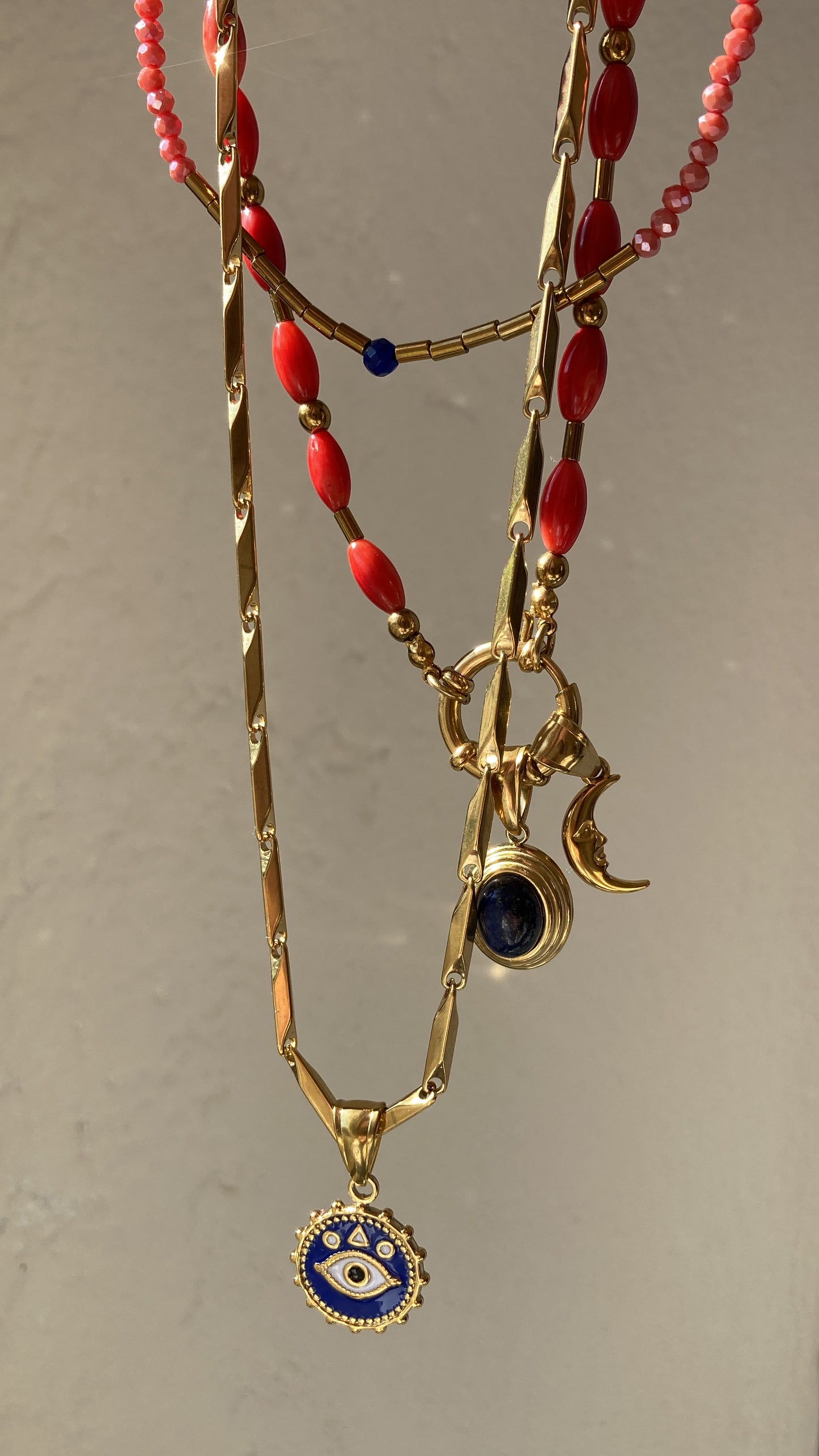 Collana Girocollo Cristallini Corallo, Ematite Dorata, Pietra Blu Centrale
