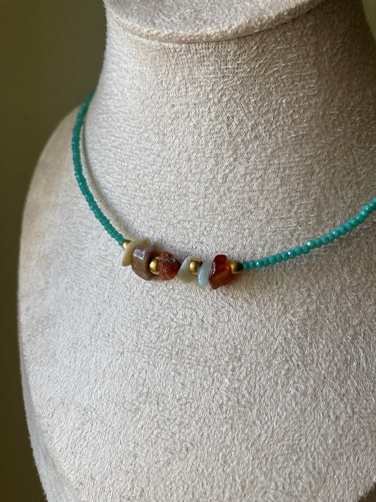 Collana Cristalli Chips di Pietra  Centrali