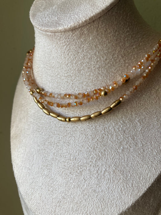 Girocollo 3 Fili Con Cristalli e Pepite Ottone