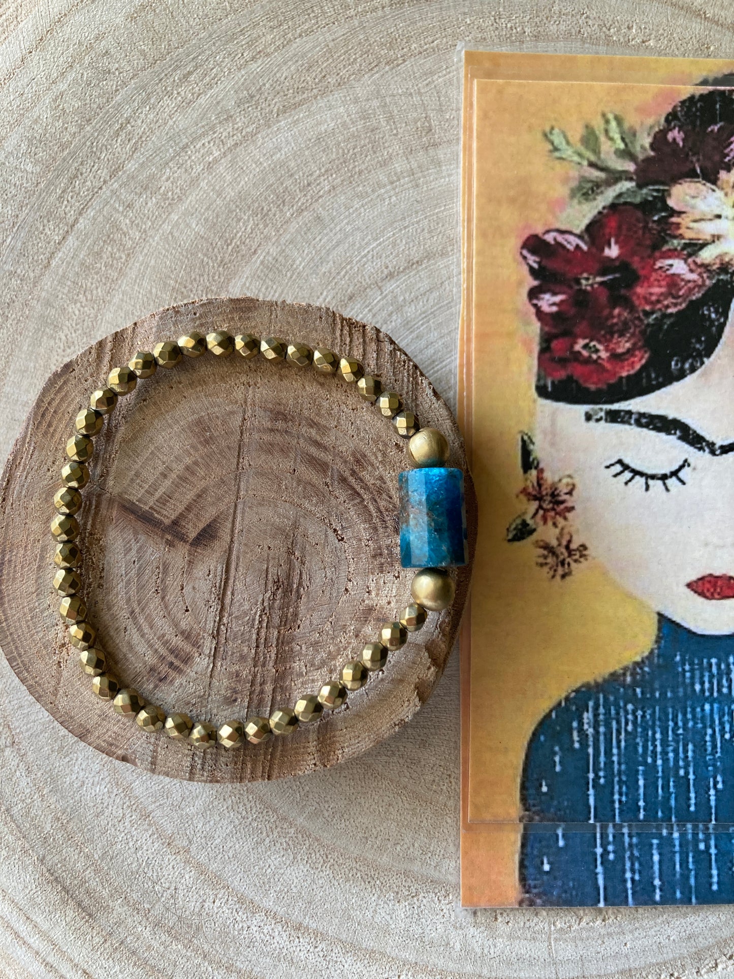 Bracciale con elastico e pietre dure