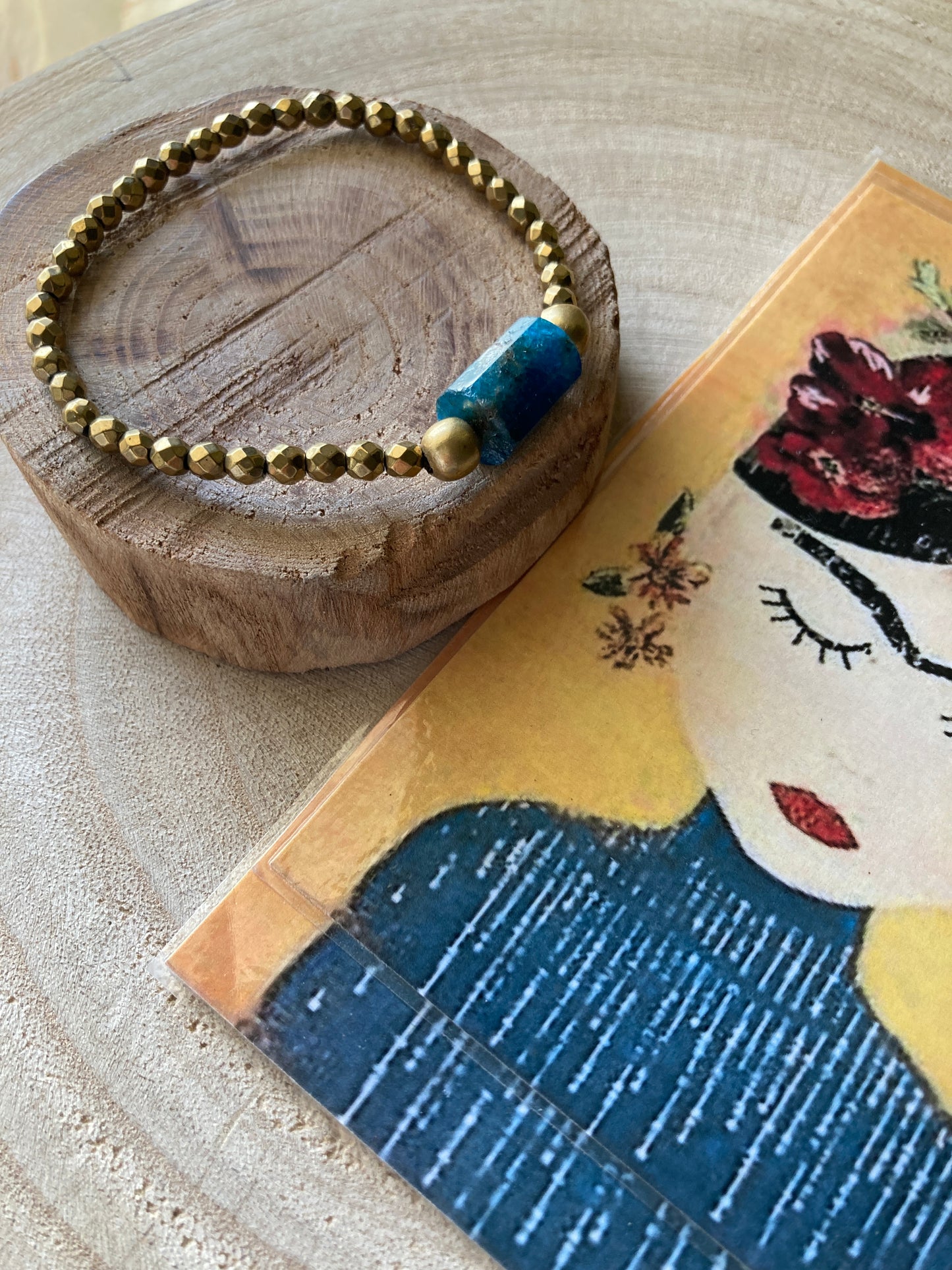 Bracciale con elastico e pietre dure