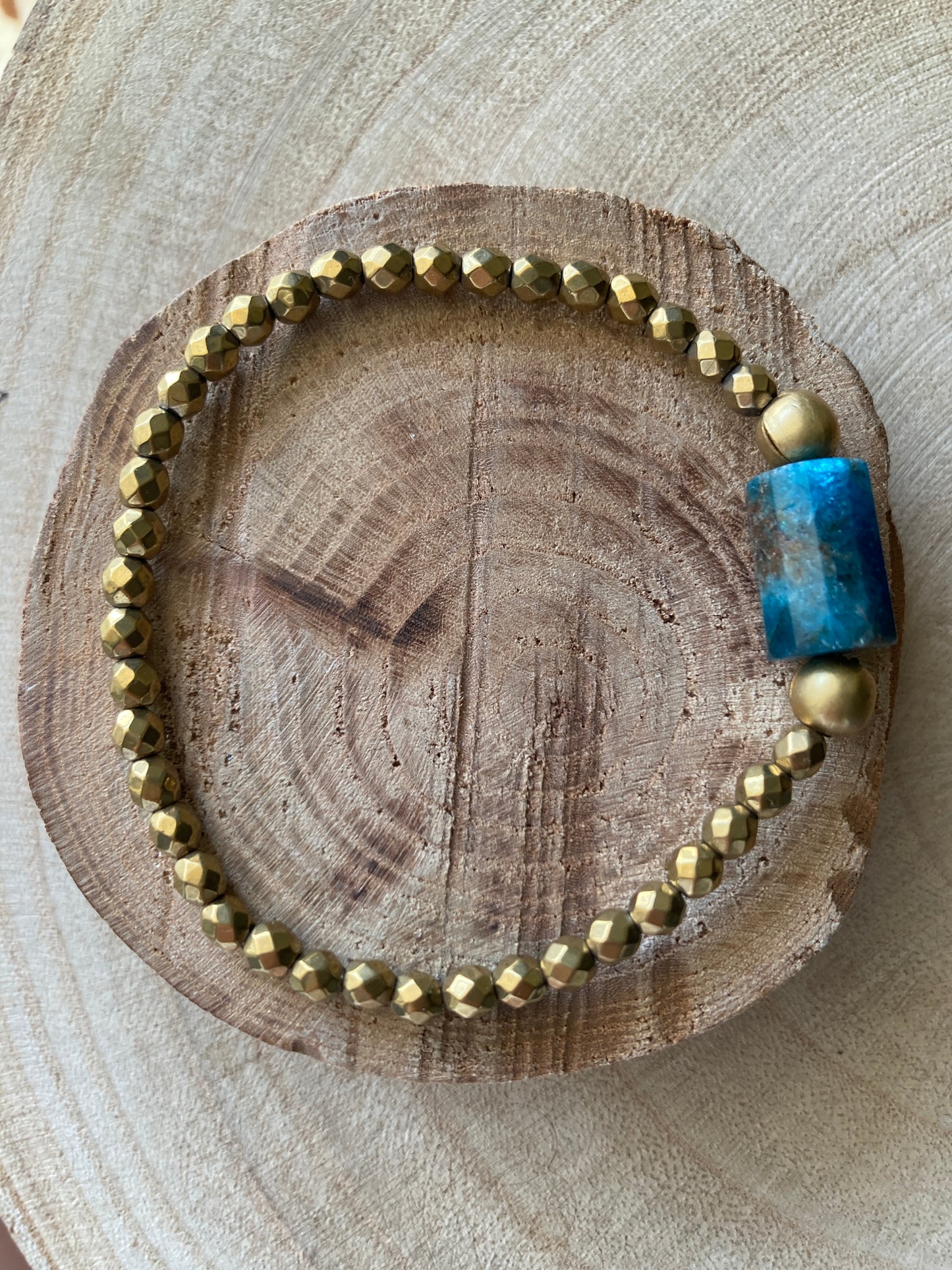 Bracciale con elastico e pietre dure