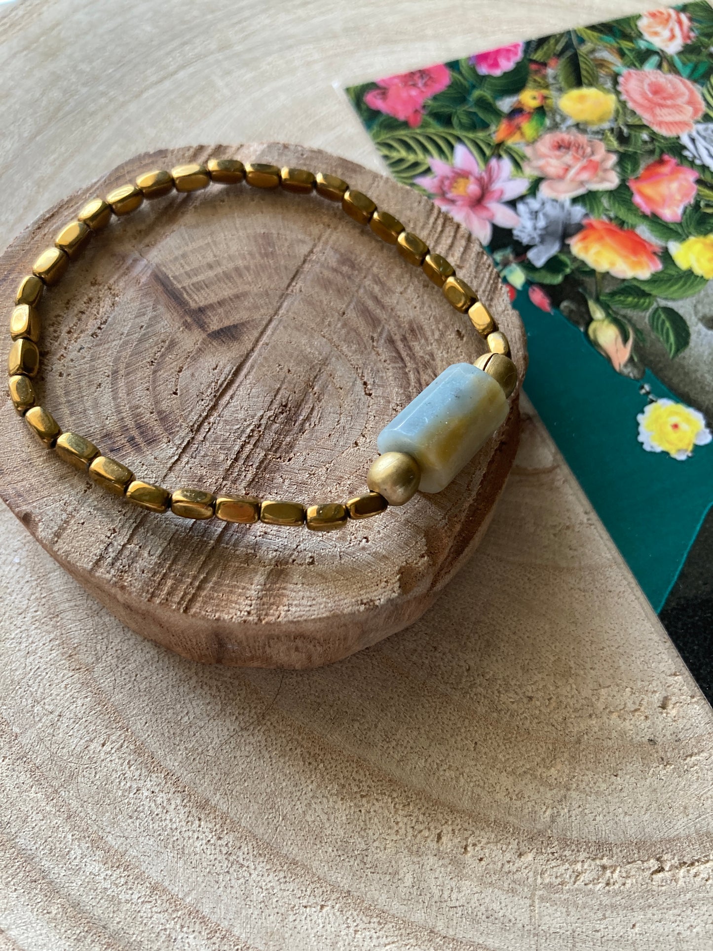 Bracciale con elastico e pietre dure