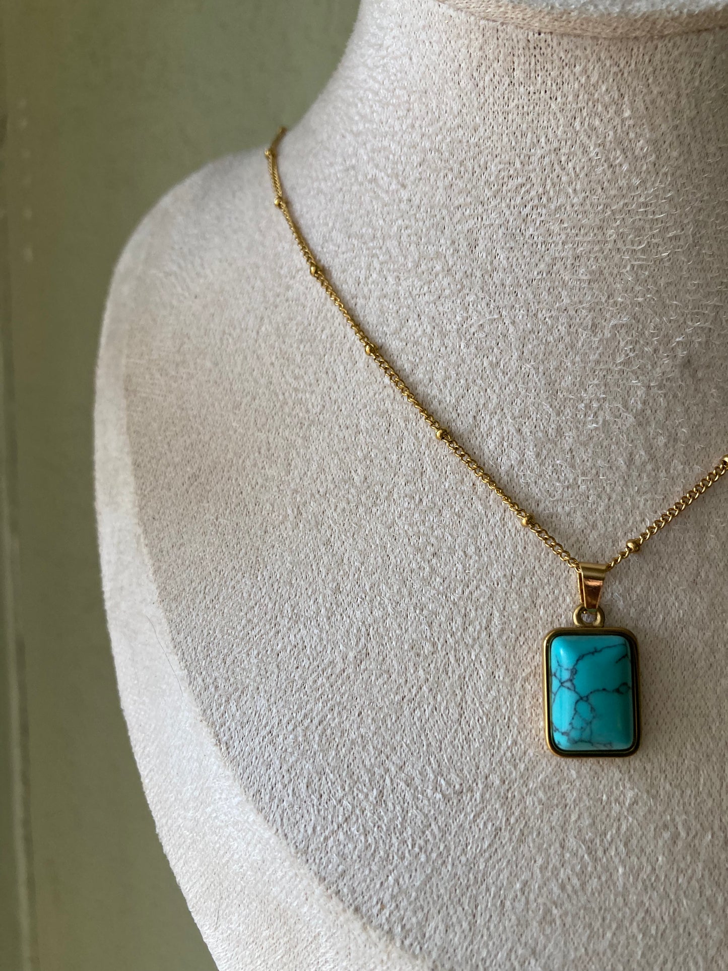 Collana In Acciaio Con Pendente Turchese Rettangolare