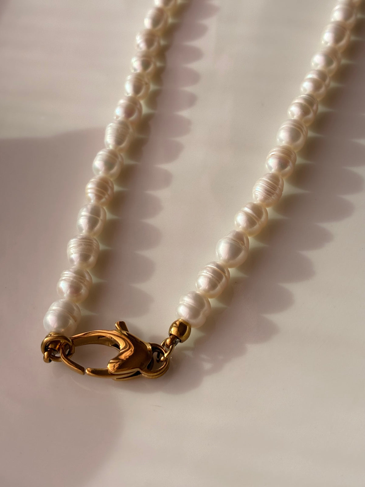Collana Girocollo Perle di Fiume Irregolari, Chiusura Frontale