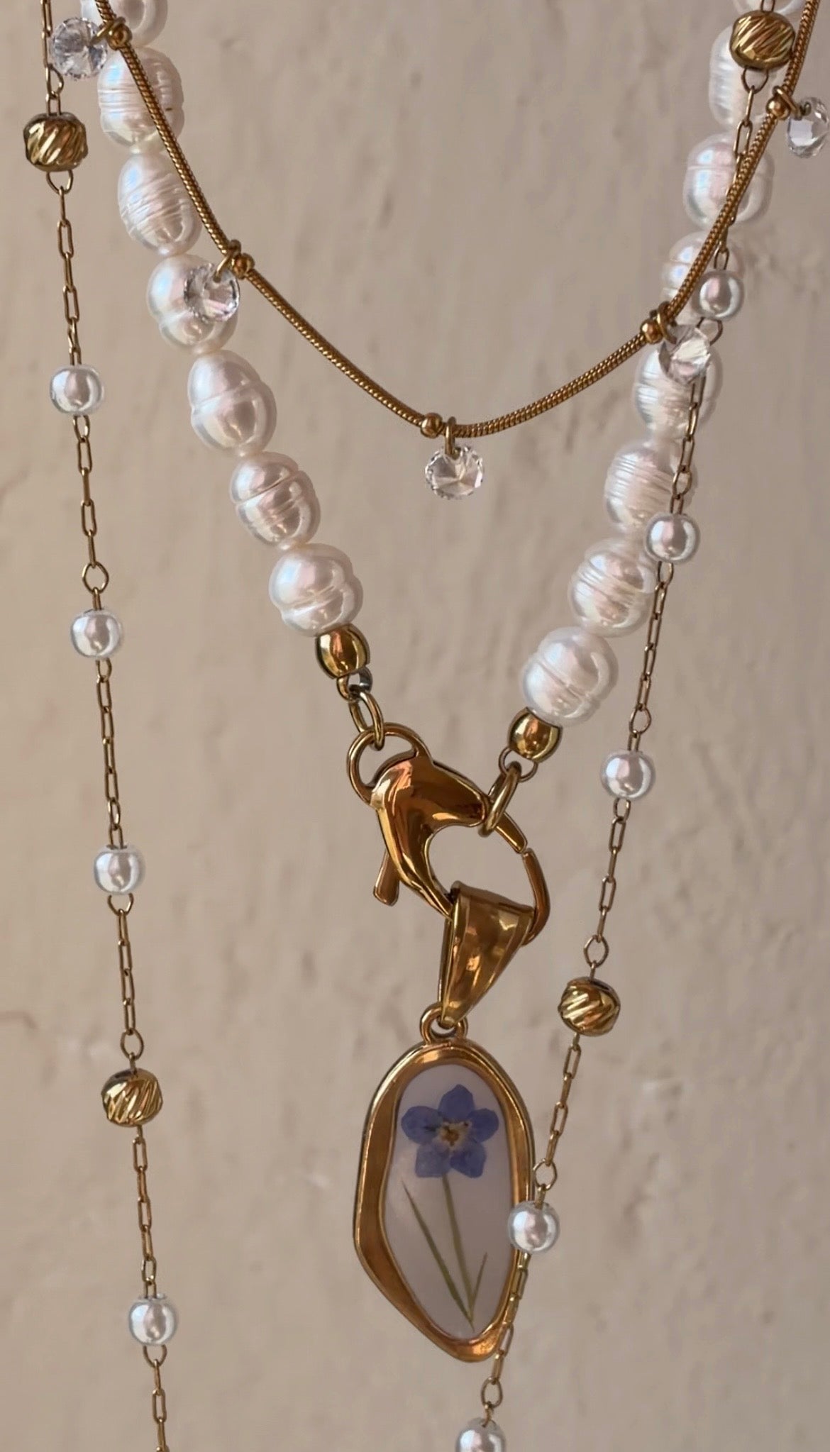 Collana Girocollo Perle di Fiume Irregolari, Chiusura Frontale