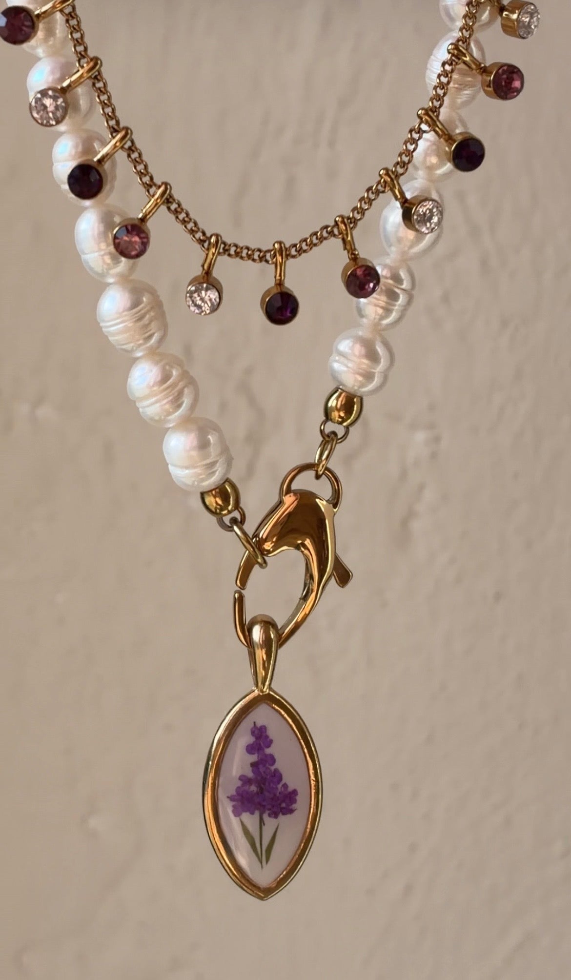 Collana Girocollo Perle di Fiume Irregolari, Chiusura Frontale