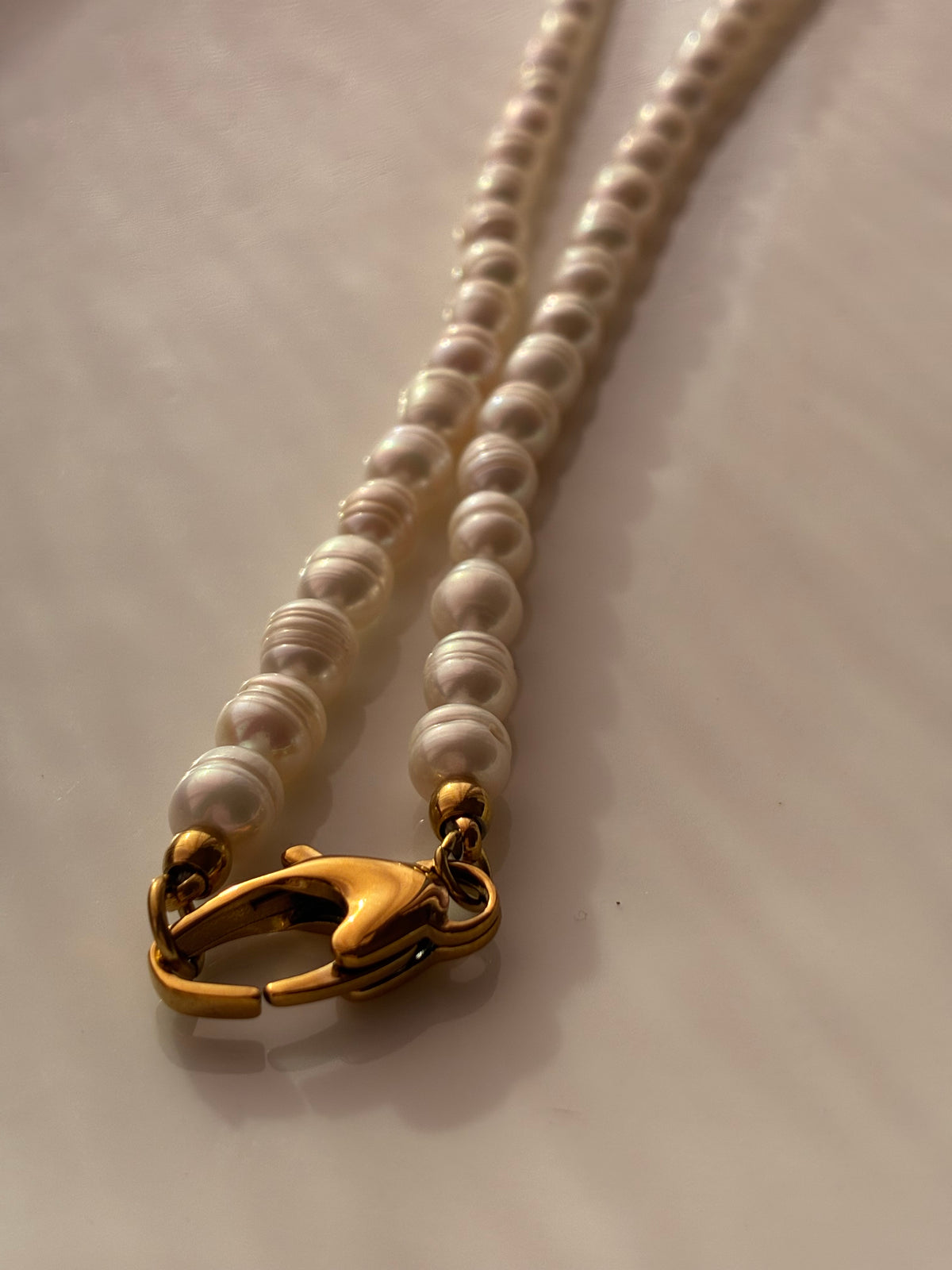 Collana Girocollo Perle di Fiume Irregolari, Chiusura Frontale