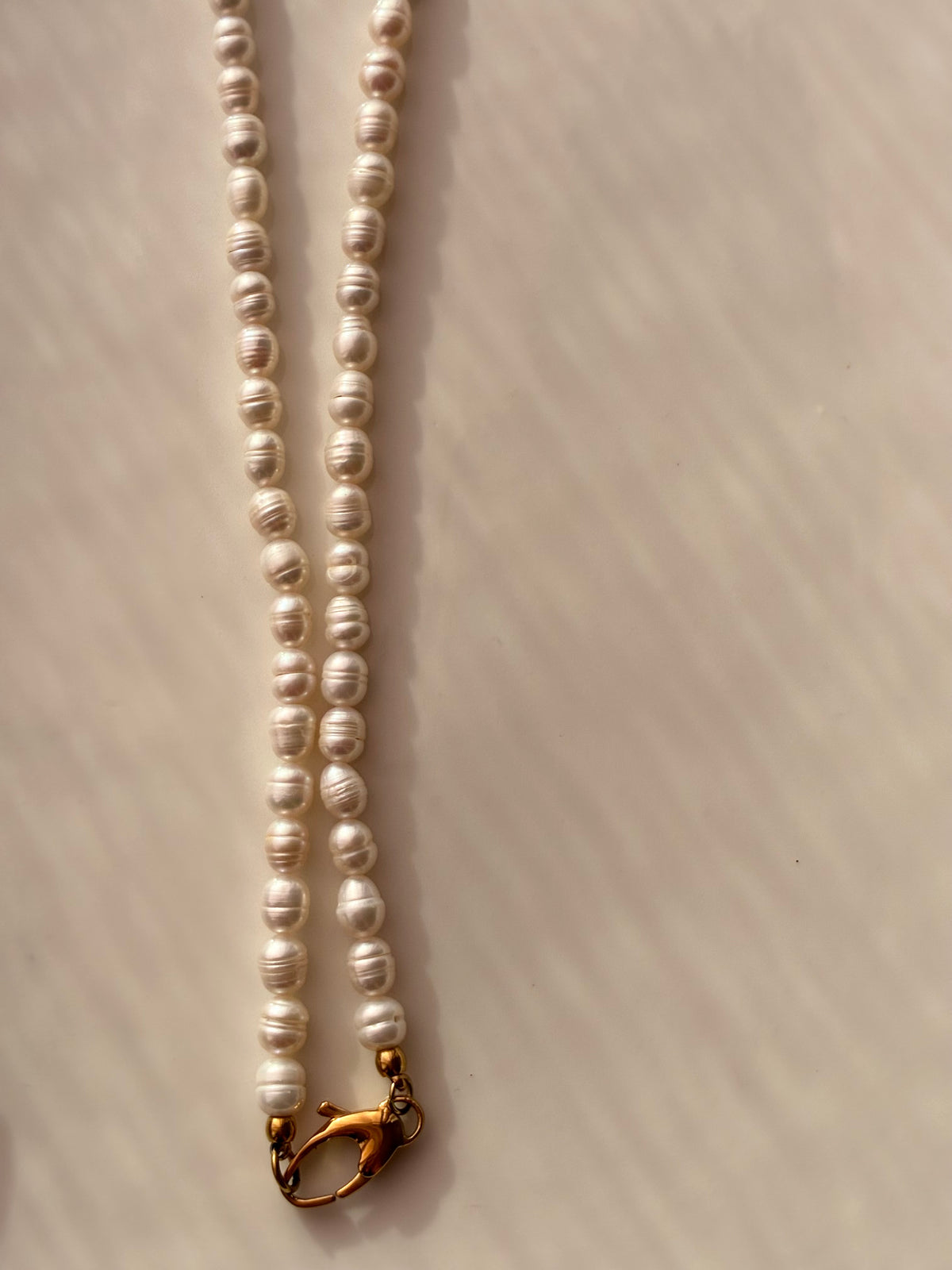 Collana Girocollo Perle di Fiume Irregolari, Chiusura Frontale