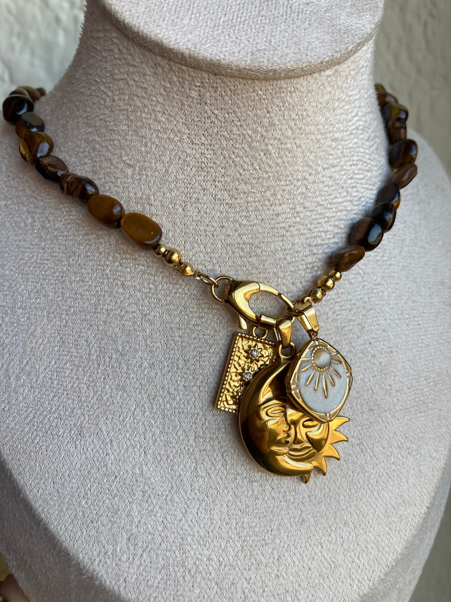 Collana Sasso Burattato Occhio di Tigre con Tre Pendenti