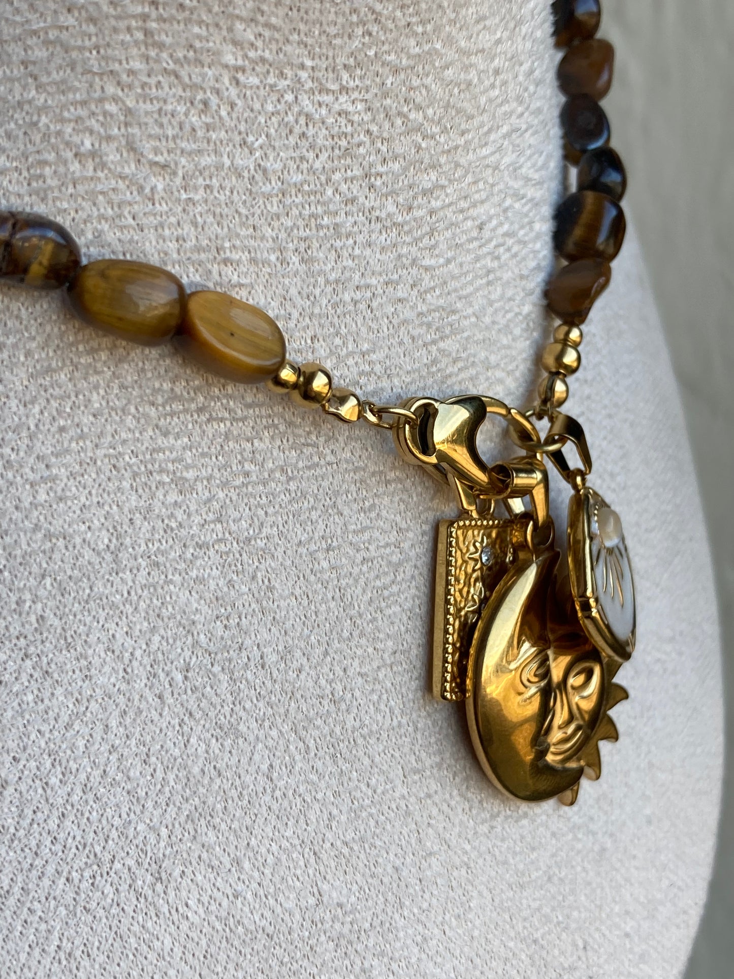 Collana Sasso Burattato Occhio di Tigre con Tre Pendenti