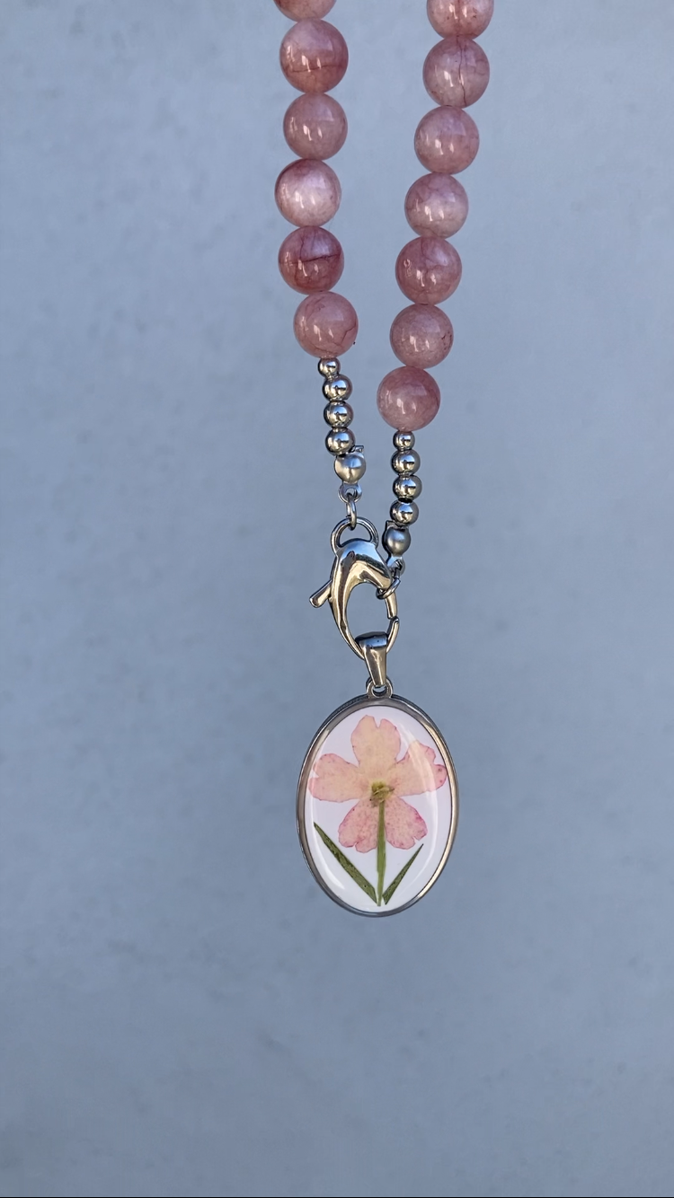 Collana Pietre di Giada Rosa e Pendente Fiore