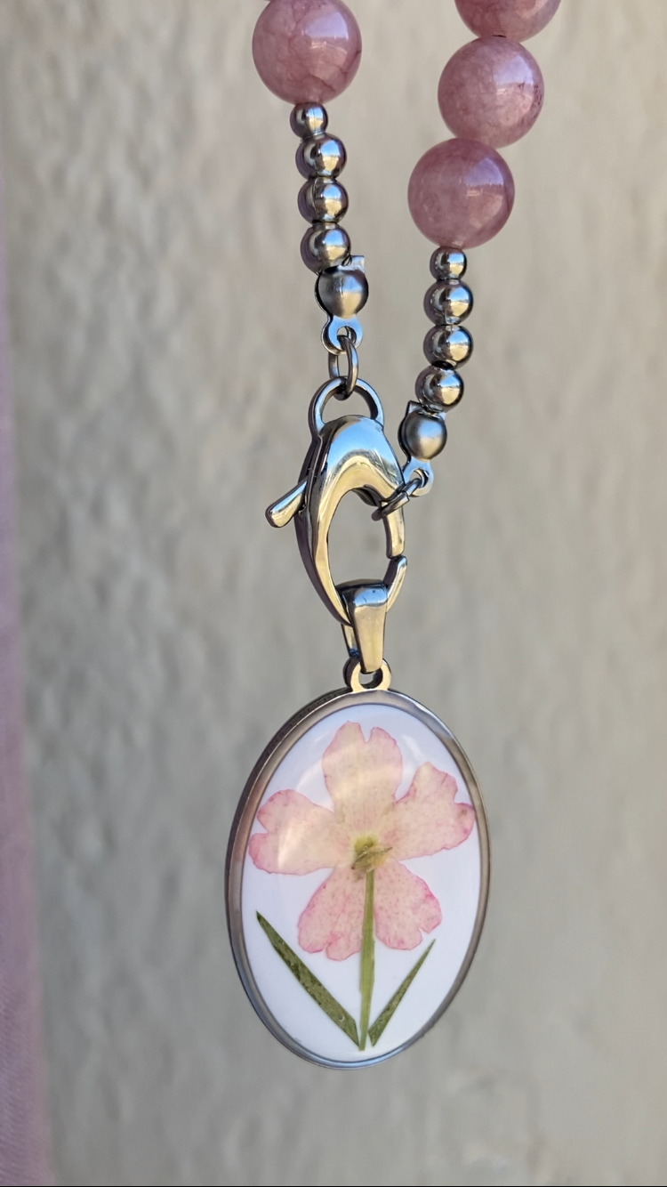 Collana Pietre di Giada Rosa e Pendente Fiore