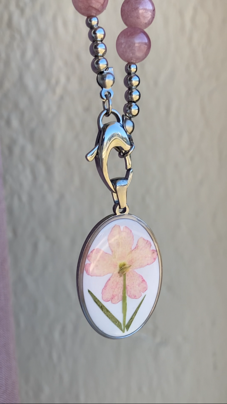 Collana Pietre di Giada Rosa e Pendente Fiore