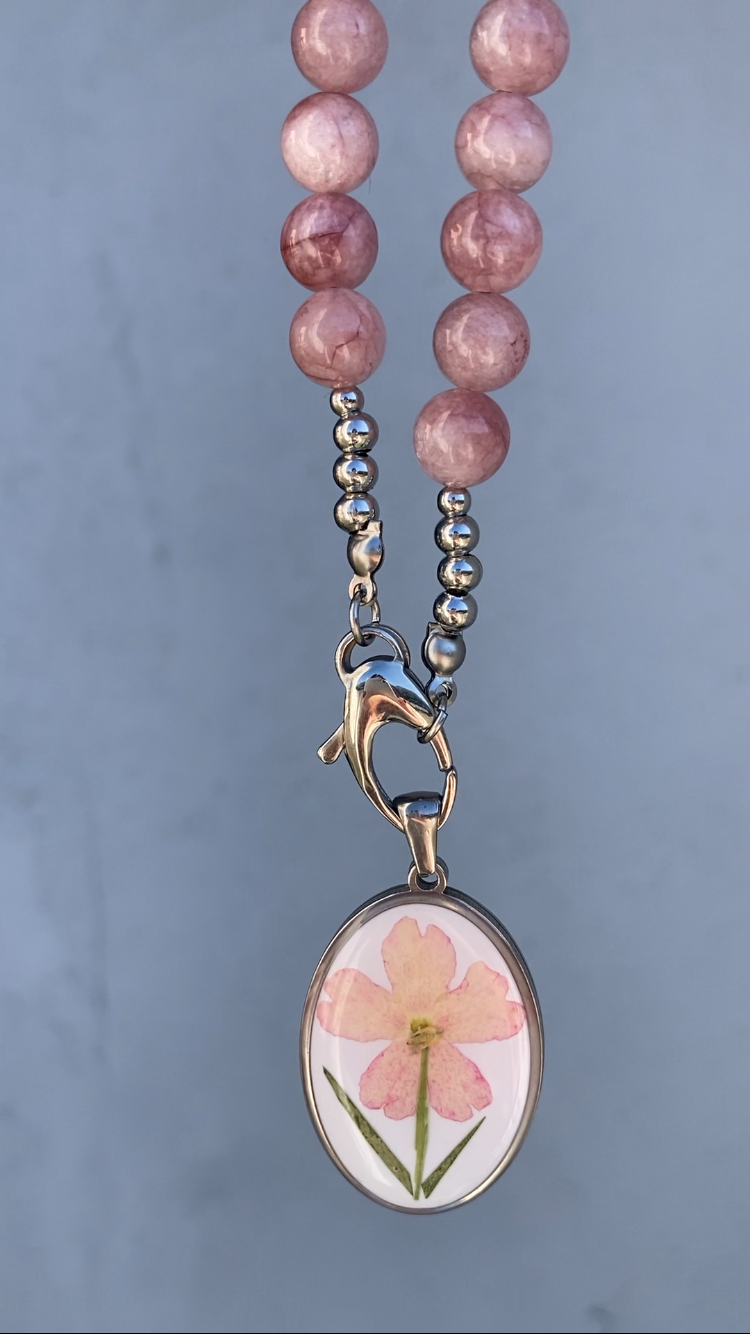 Collana Pietre di Giada Rosa e Pendente Fiore