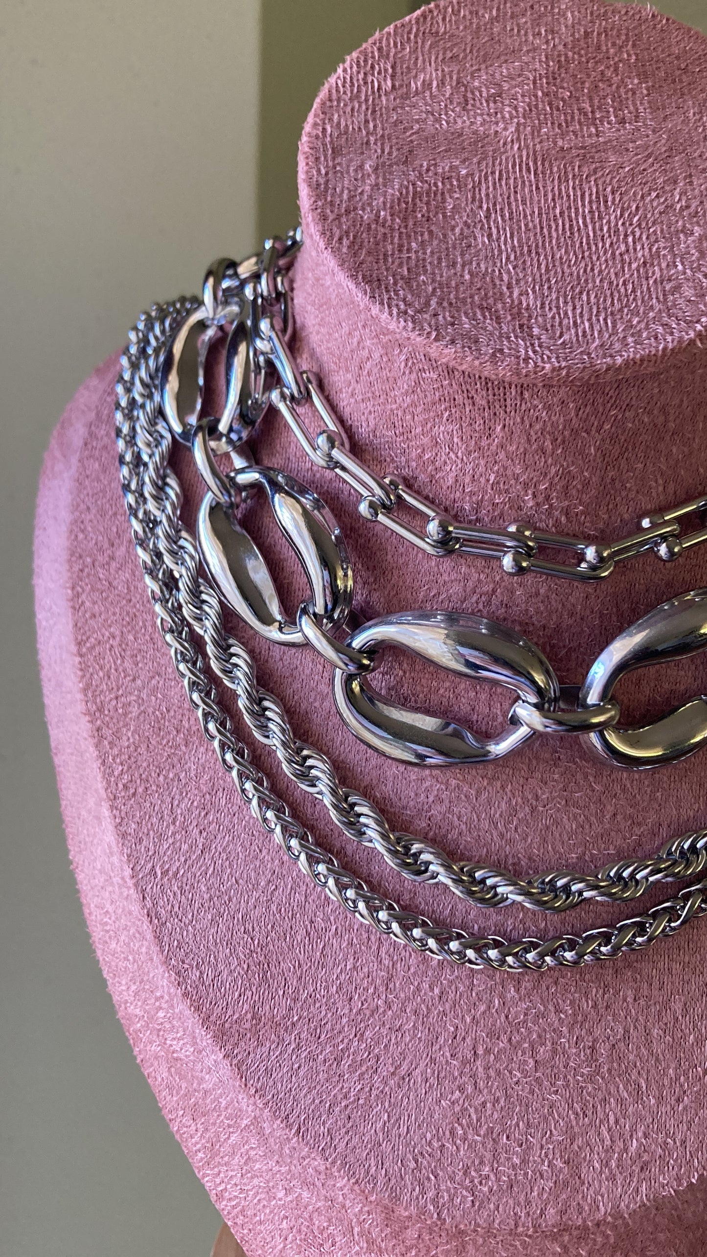 Chain Rebel, choker staffa