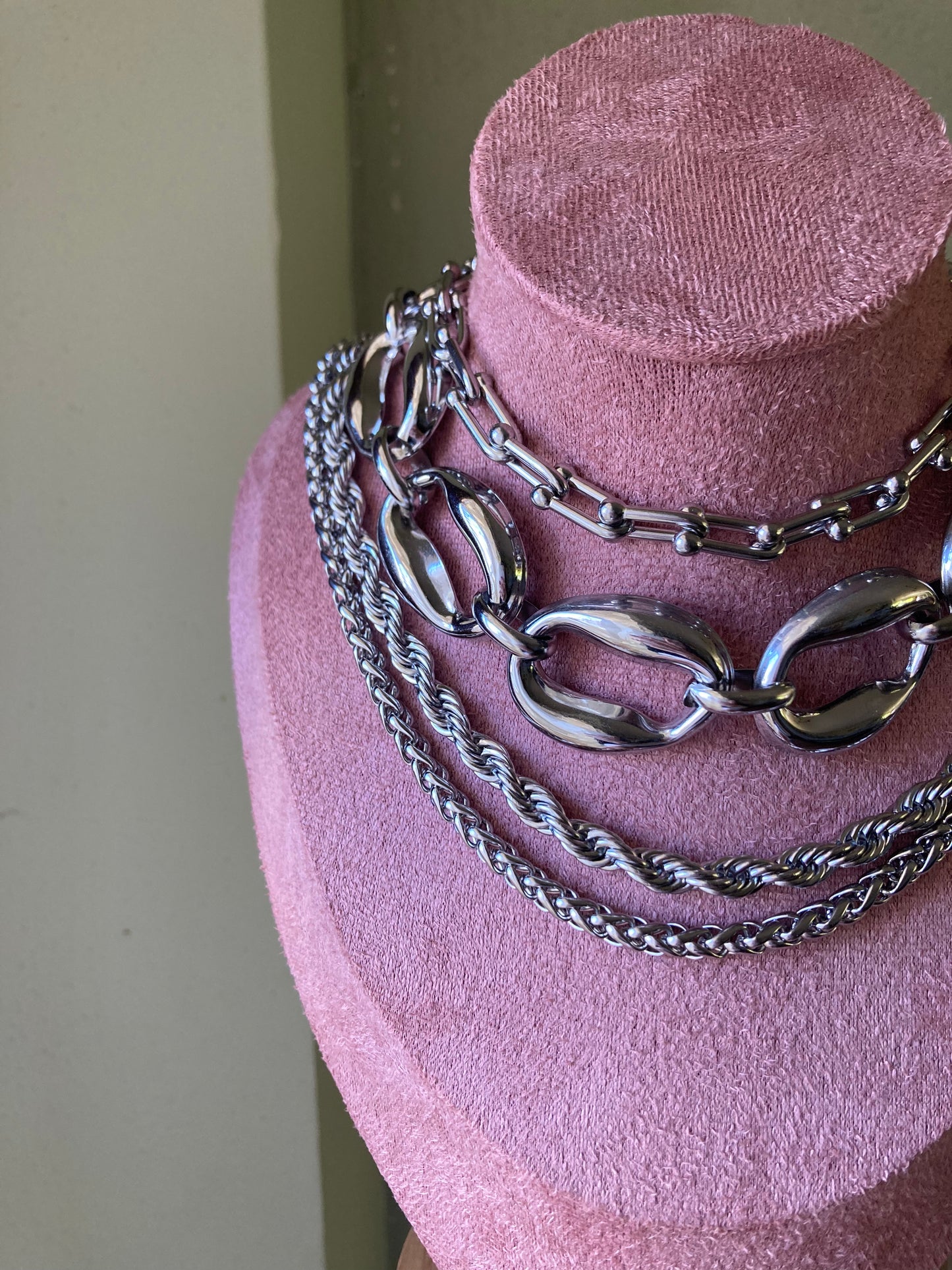 Chain Rebel, choker staffa