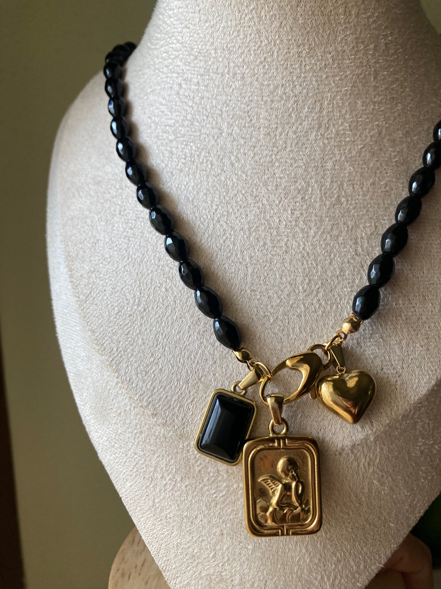 Collana Onice Nero 3 Pendenti con Centrale Angelo