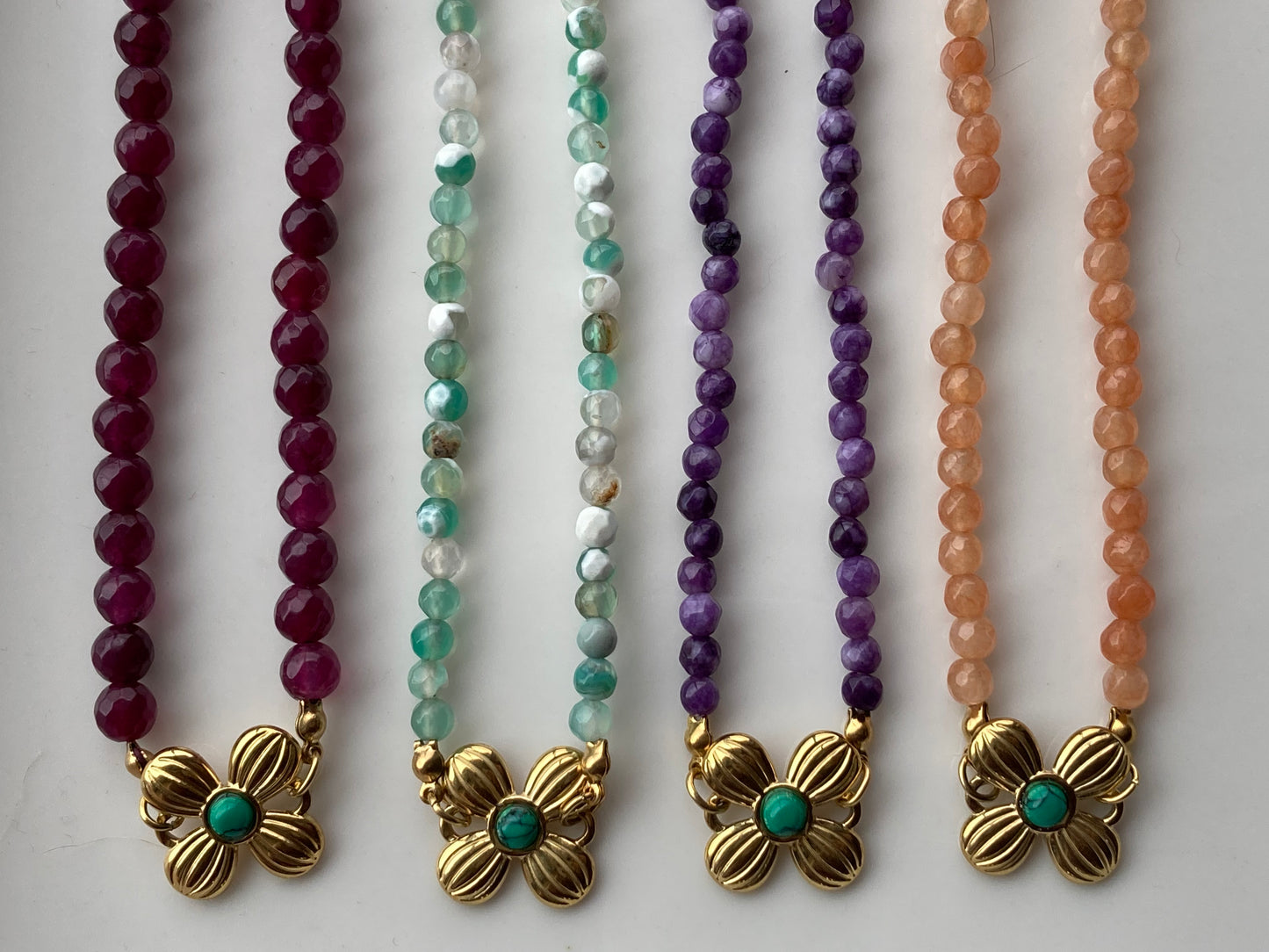 Collana Girocollo Choker con Pietre Dure e Centrale Fiore