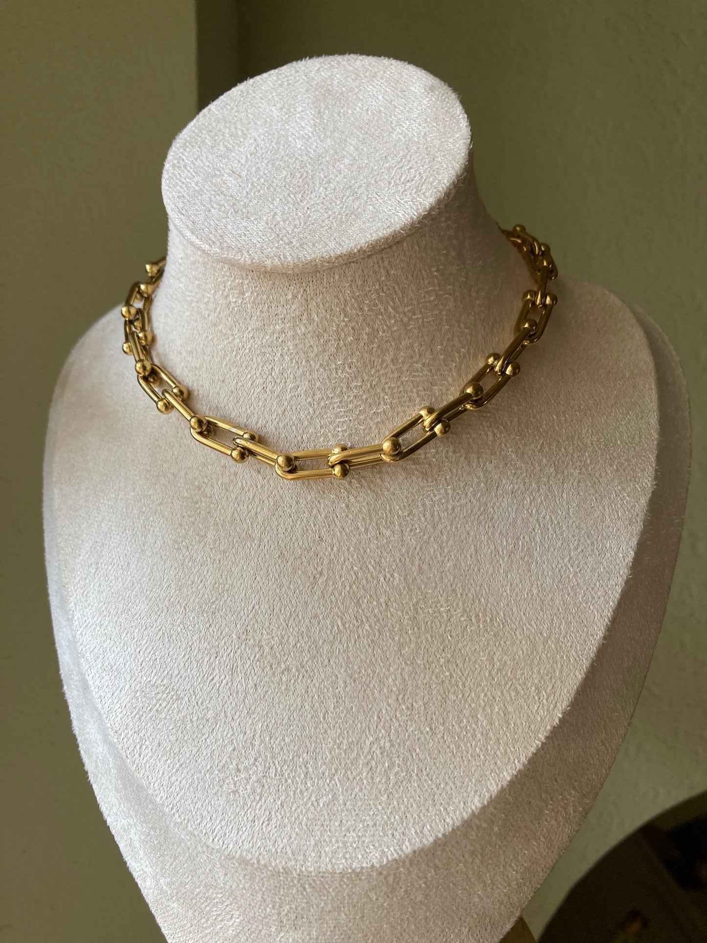 Chain Rebel, choker staffa