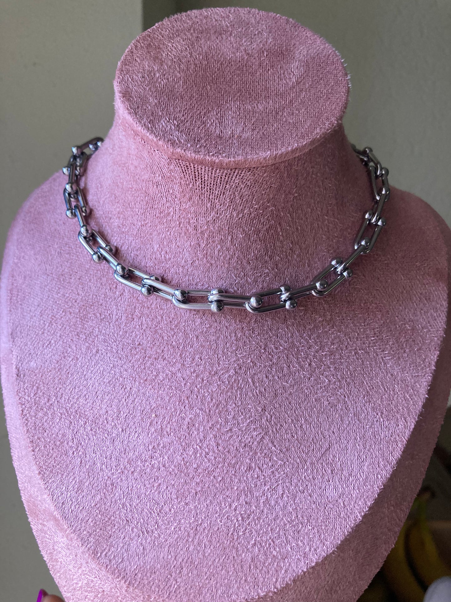 Chain Rebel, choker staffa