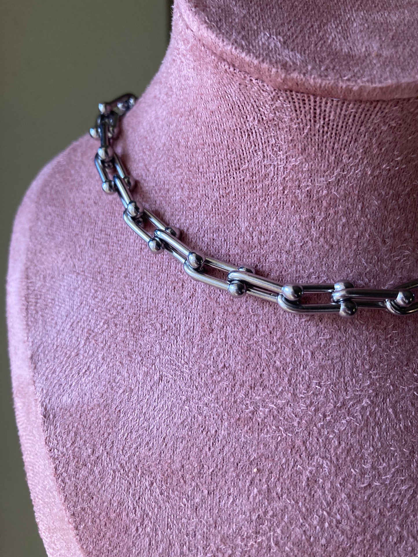 Chain Rebel, choker staffa