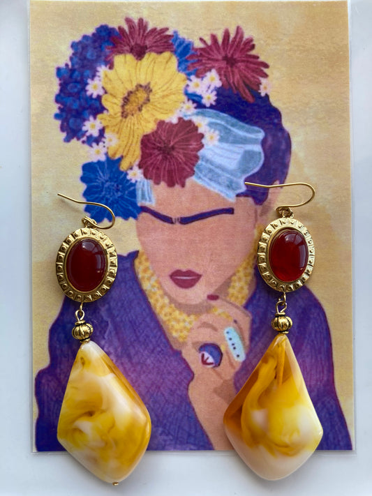 Orecchini Pendente Gemma Rossa e Resina Gialla