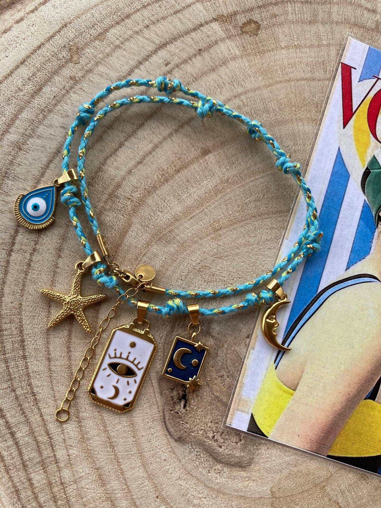 Collanina Kora con cordino azzurro 5 pendenti