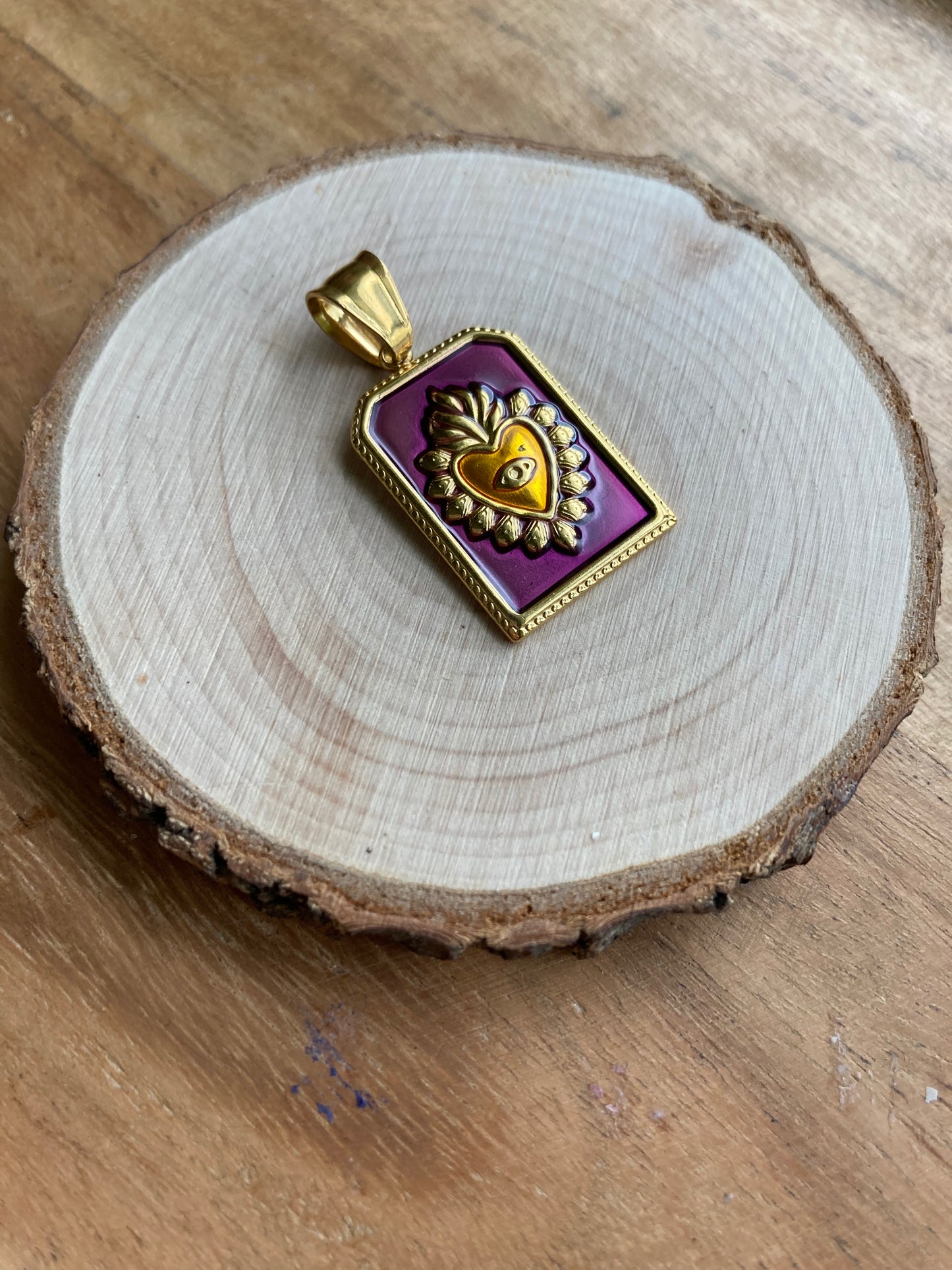 Ciondolo Medaglia Cuore Sacro Sfondo Viola, Gold