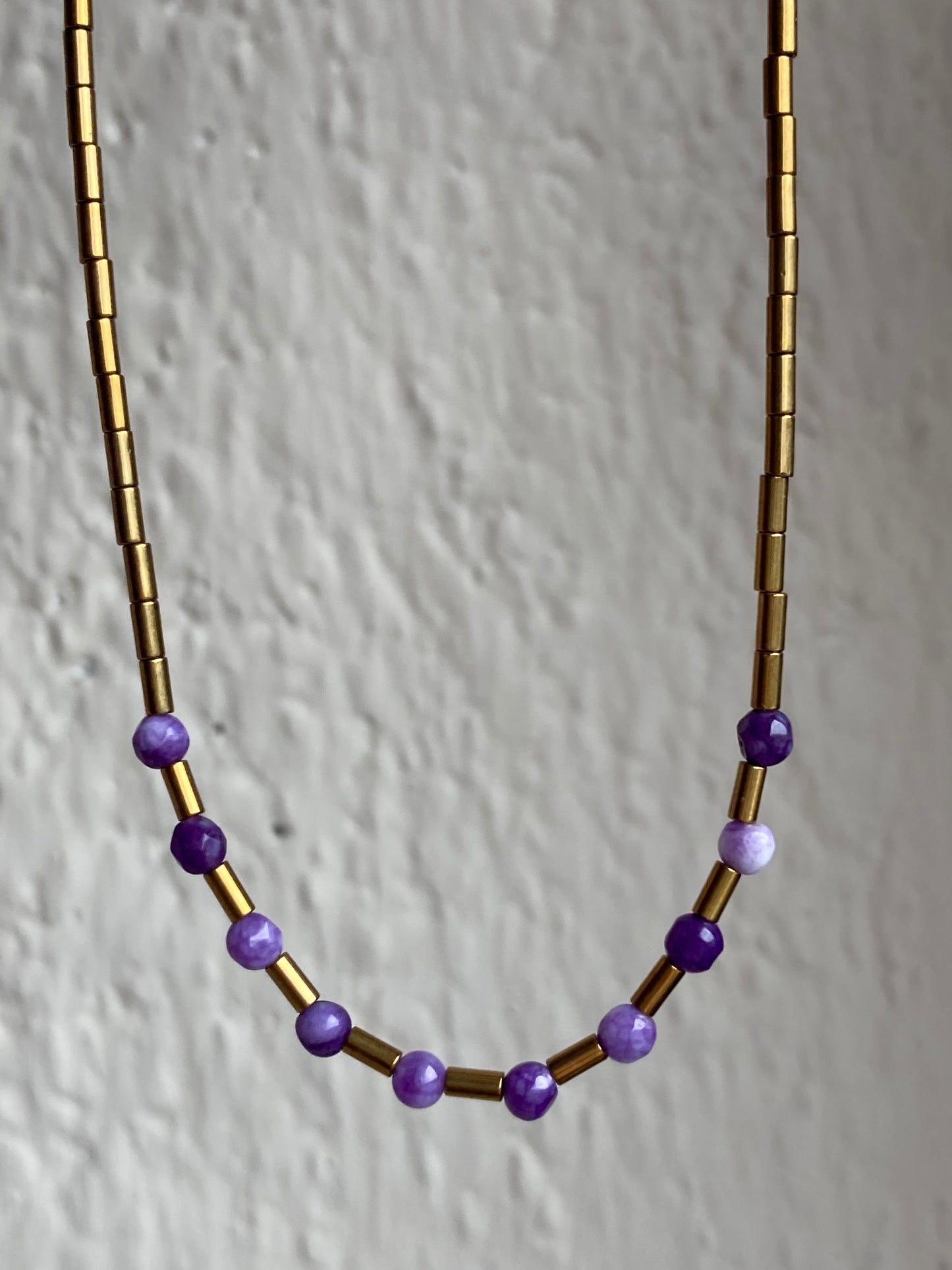 Girocollo Choker Ematite Dorata con Pietre Colorate