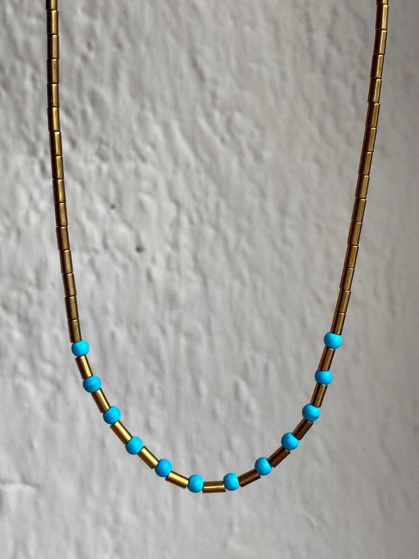 Girocollo Choker Ematite Dorata con Pietre Colorate