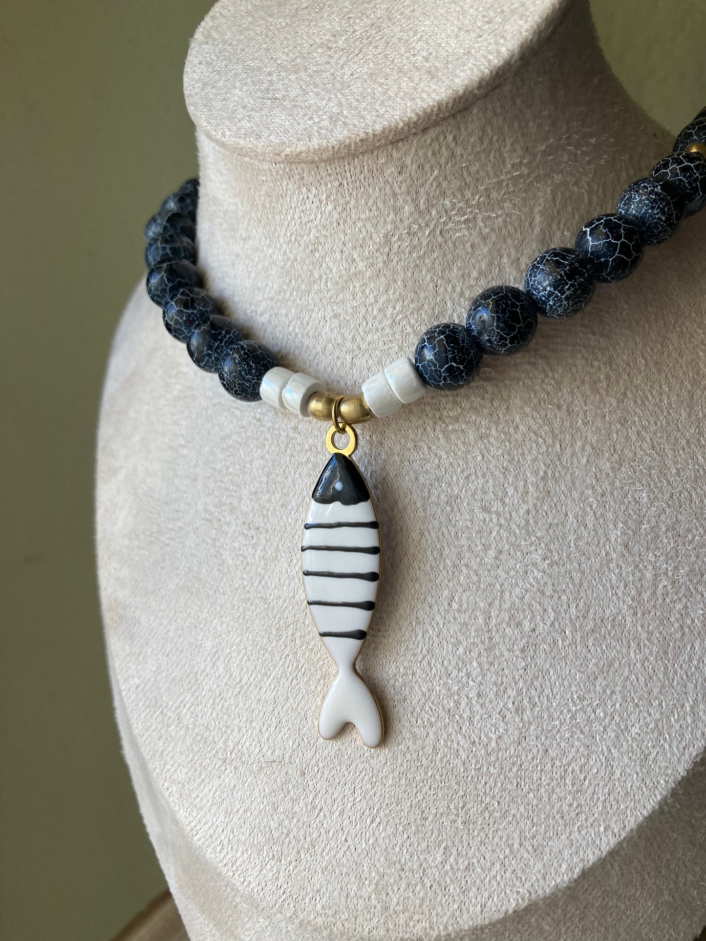 Collana Pietra Lavica Nera Striata Opaca Pendente Pesce Nero