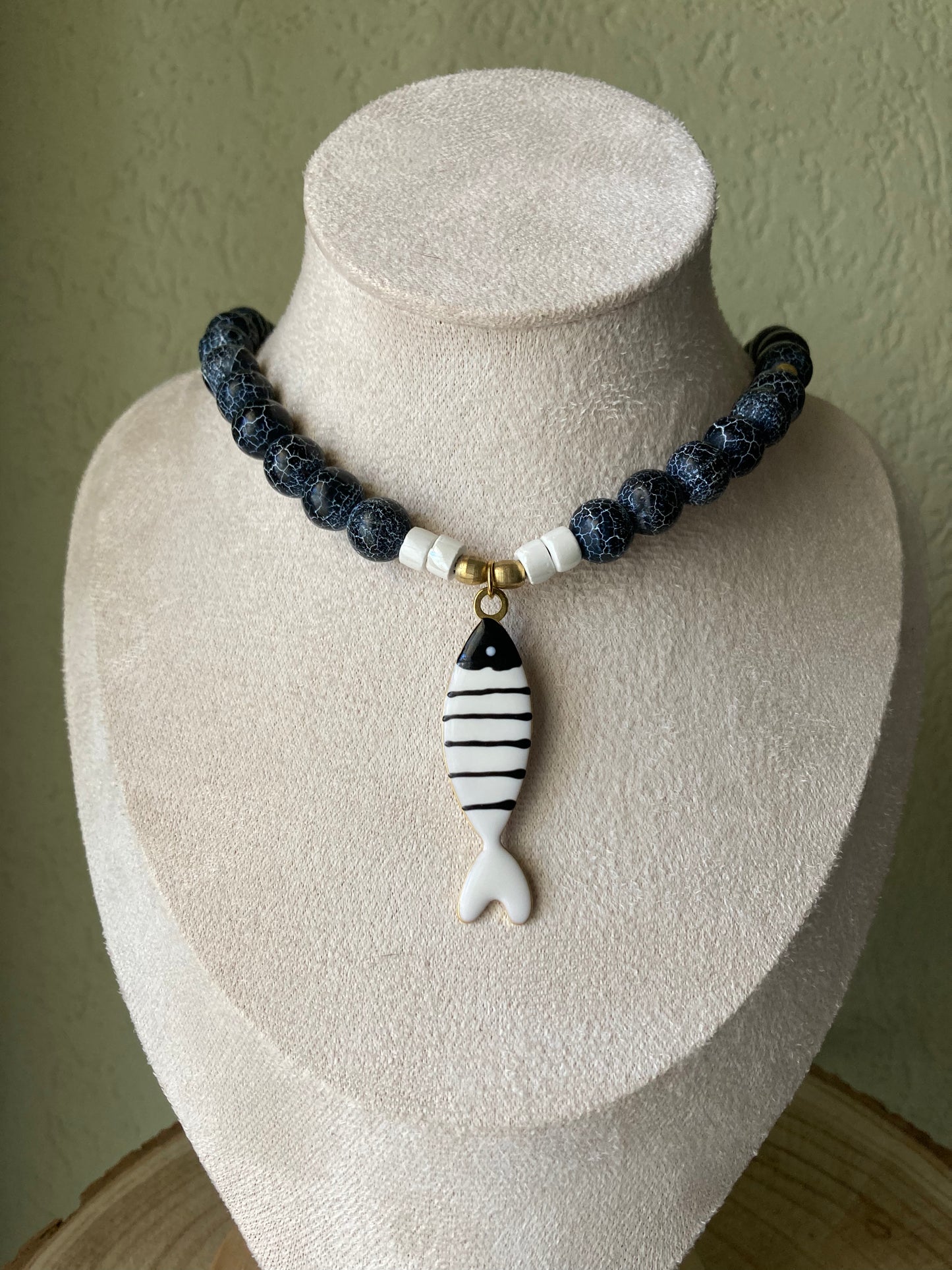 Collana Pietra Lavica Nera Striata Opaca Pendente Pesce Nero