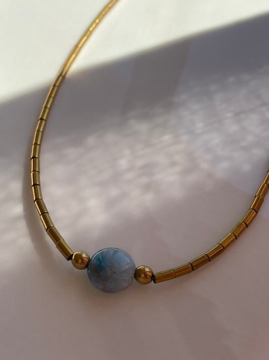 Girocollo Choker Ematite Dorata con Pietra Angelite Centrale